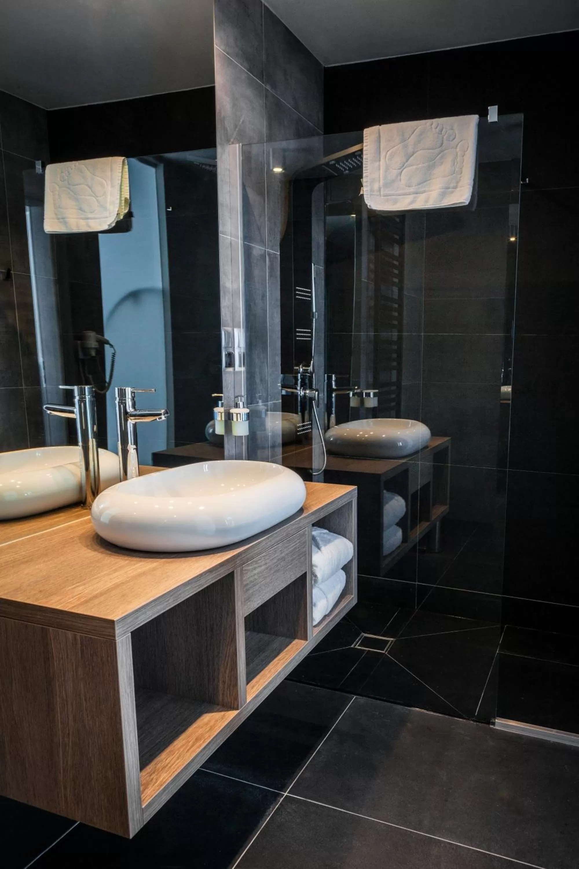 Shower in Max Health Resort SPA