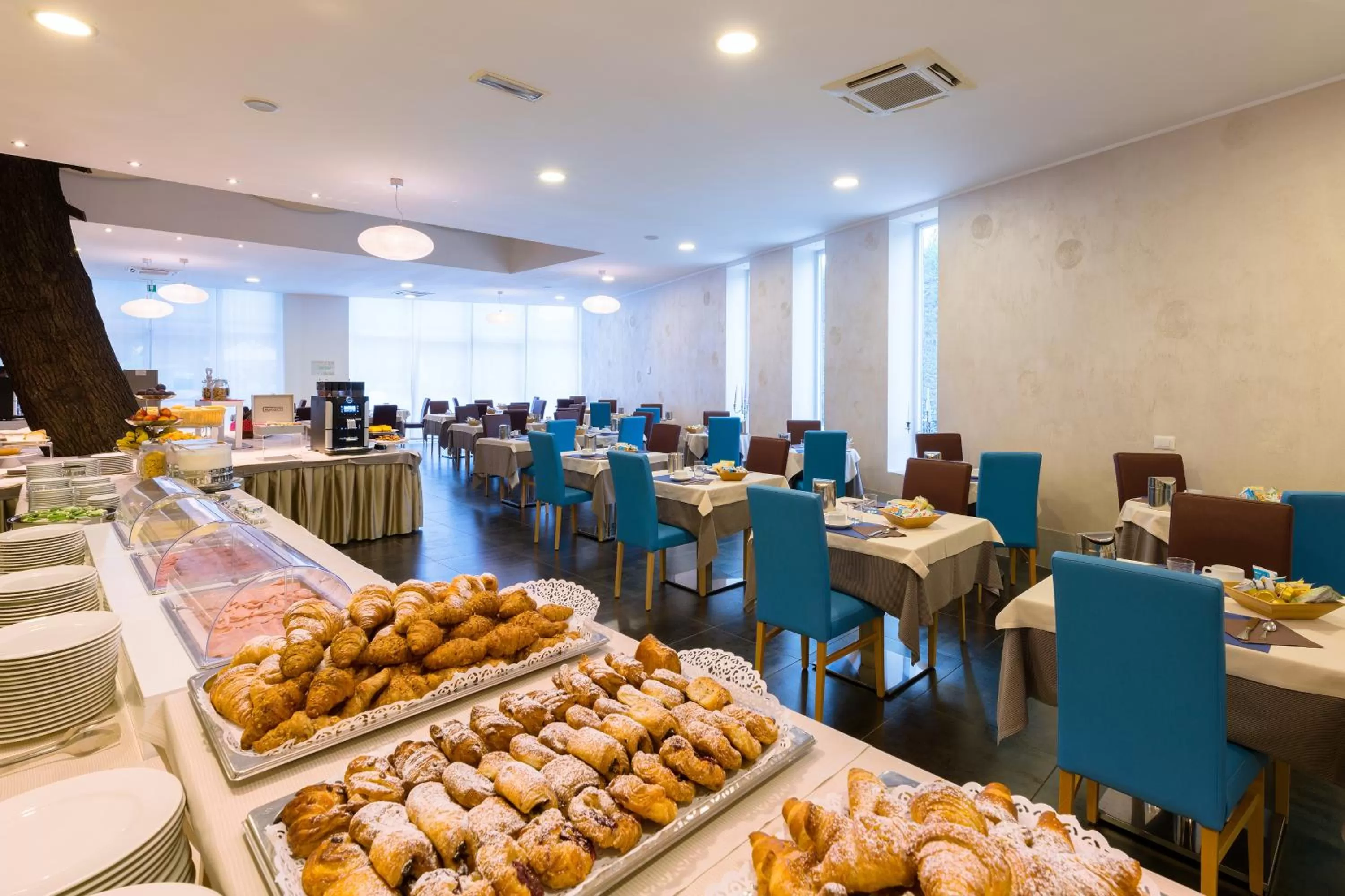 Restaurant/places to eat in Hotel Mioni Royal San