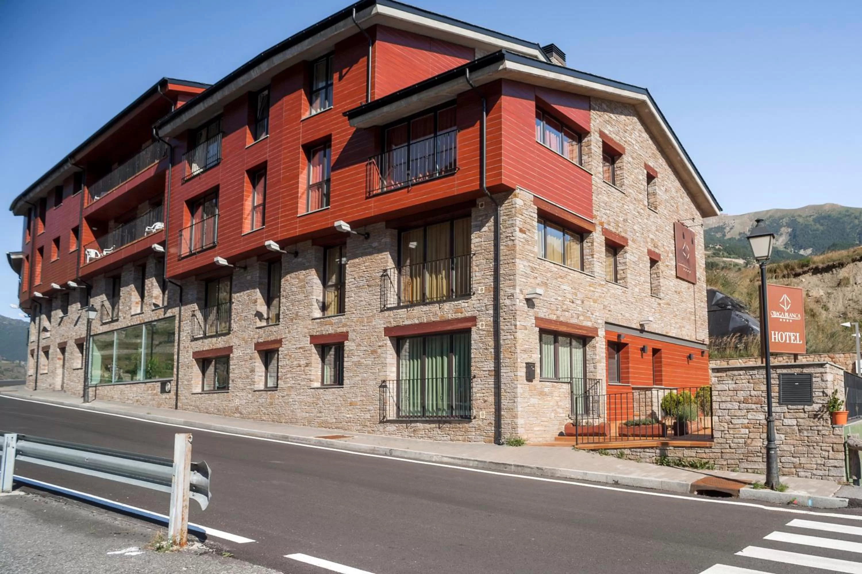 Area and facilities in Obaga Blanca & Spa