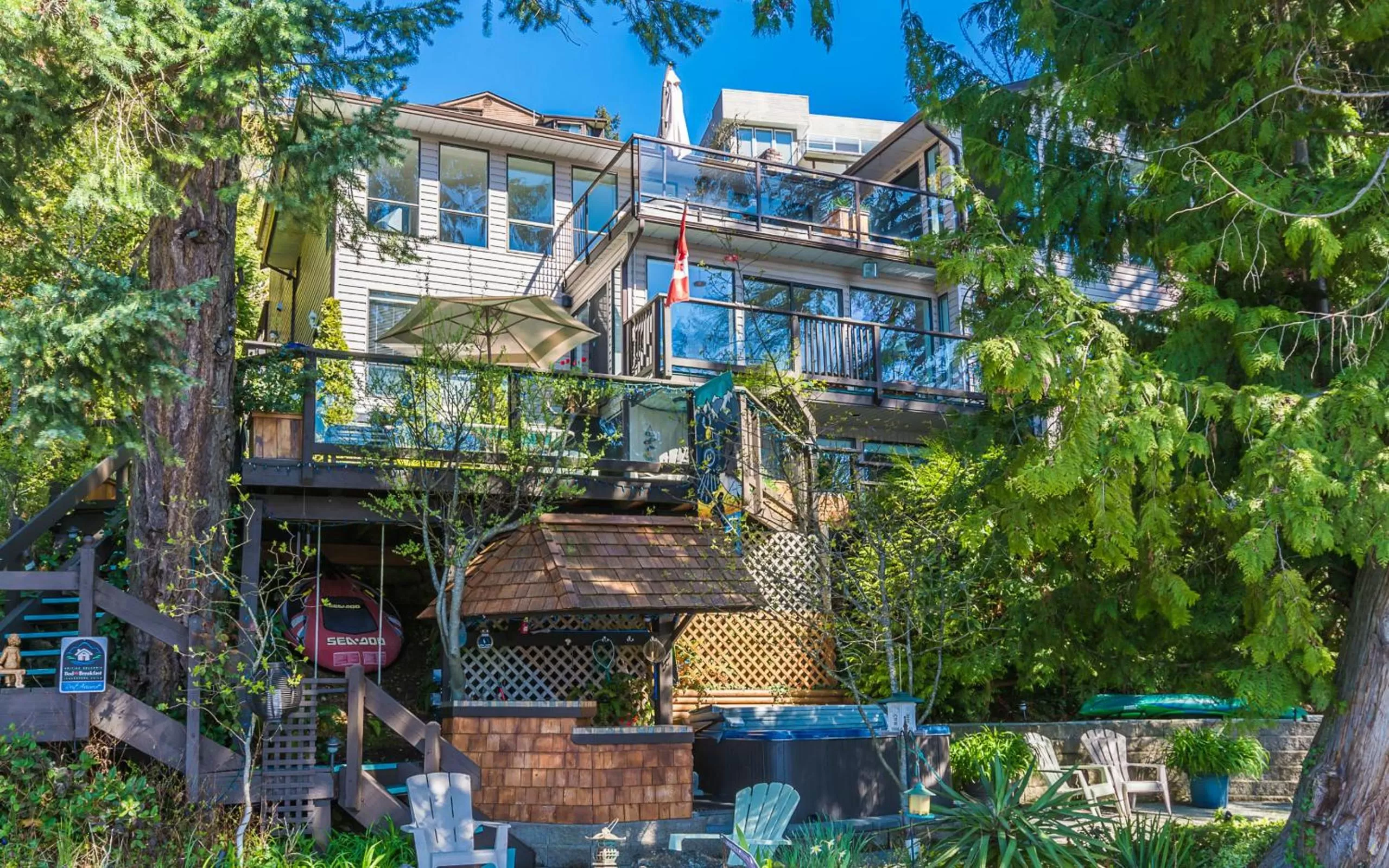 Balcony/Terrace, Property Building in Long Lake Waterfront Bed and Breakfast