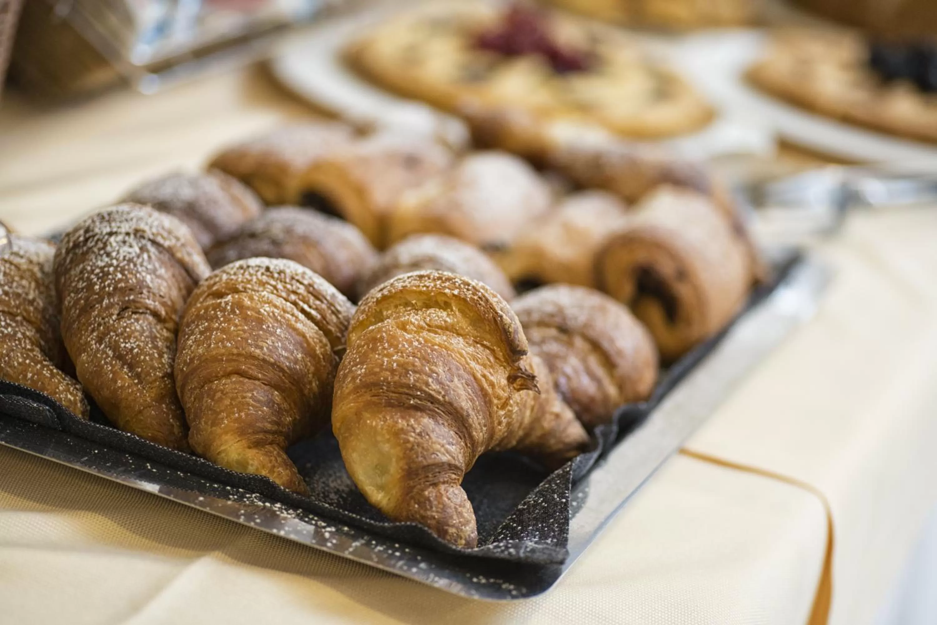 Restaurant/places to eat in Simon Hotel