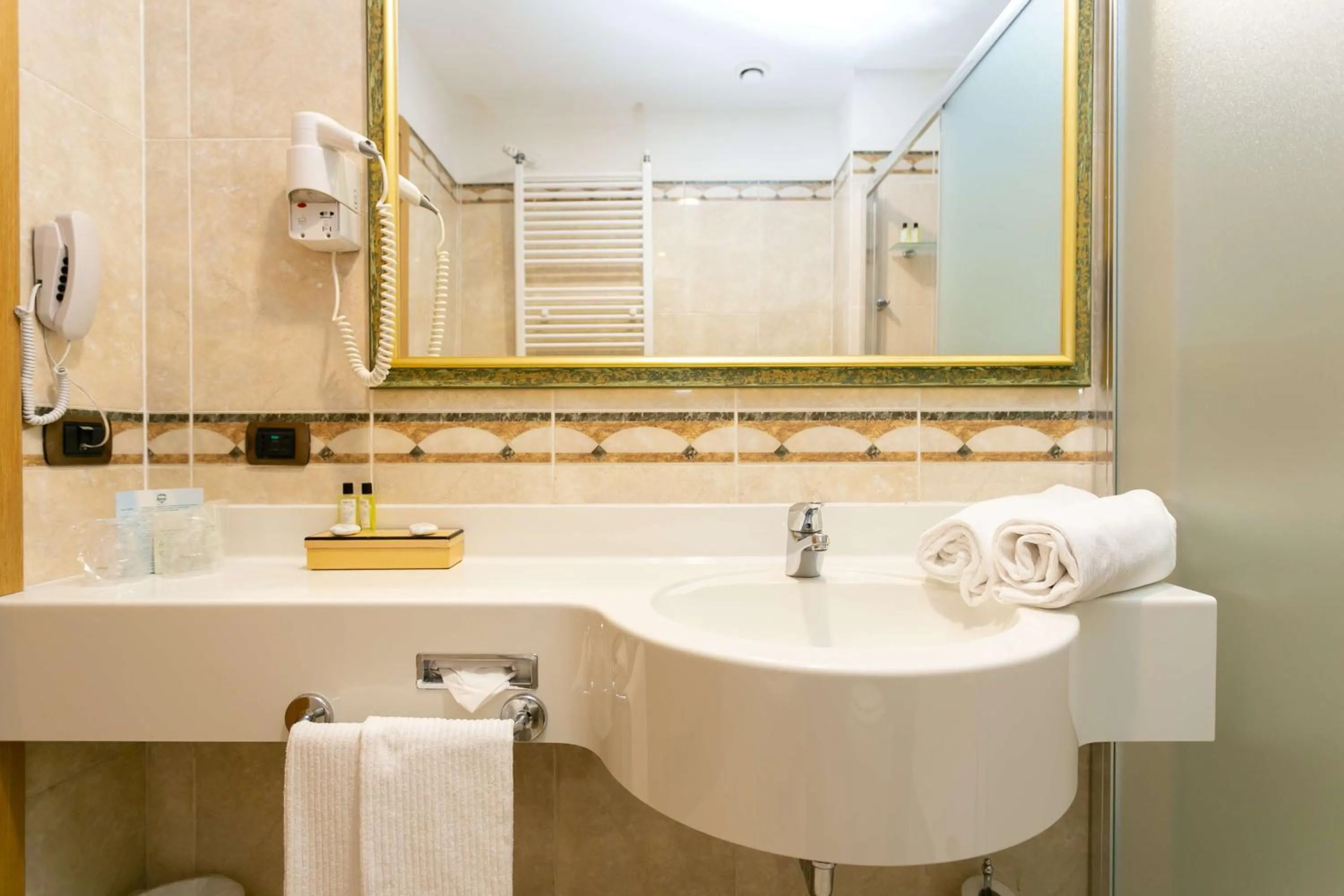 Bathroom in Hotel Mirage Sure Hotel Collection by Best Western