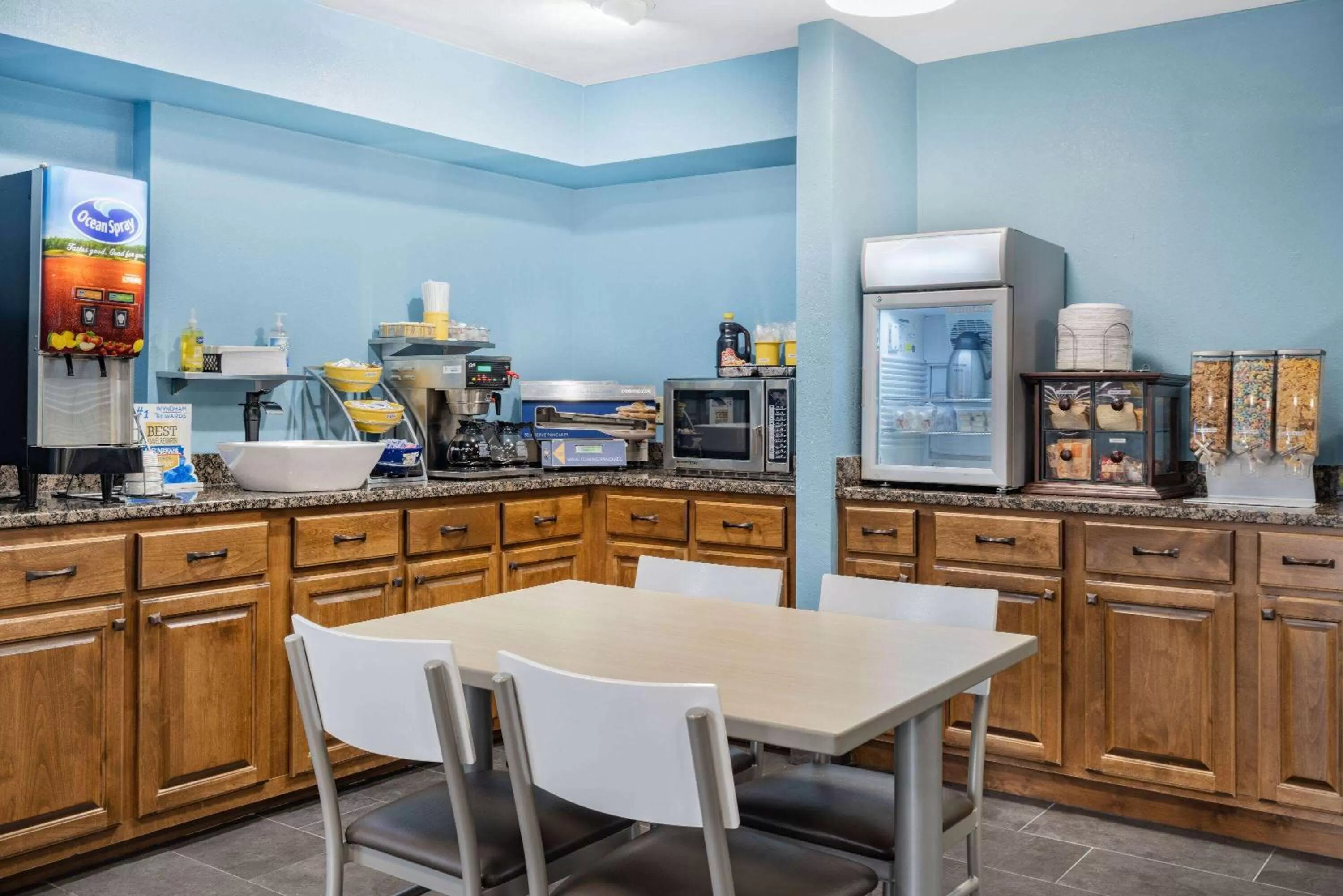 Breakfast in Days Inn by Wyndham Hamilton