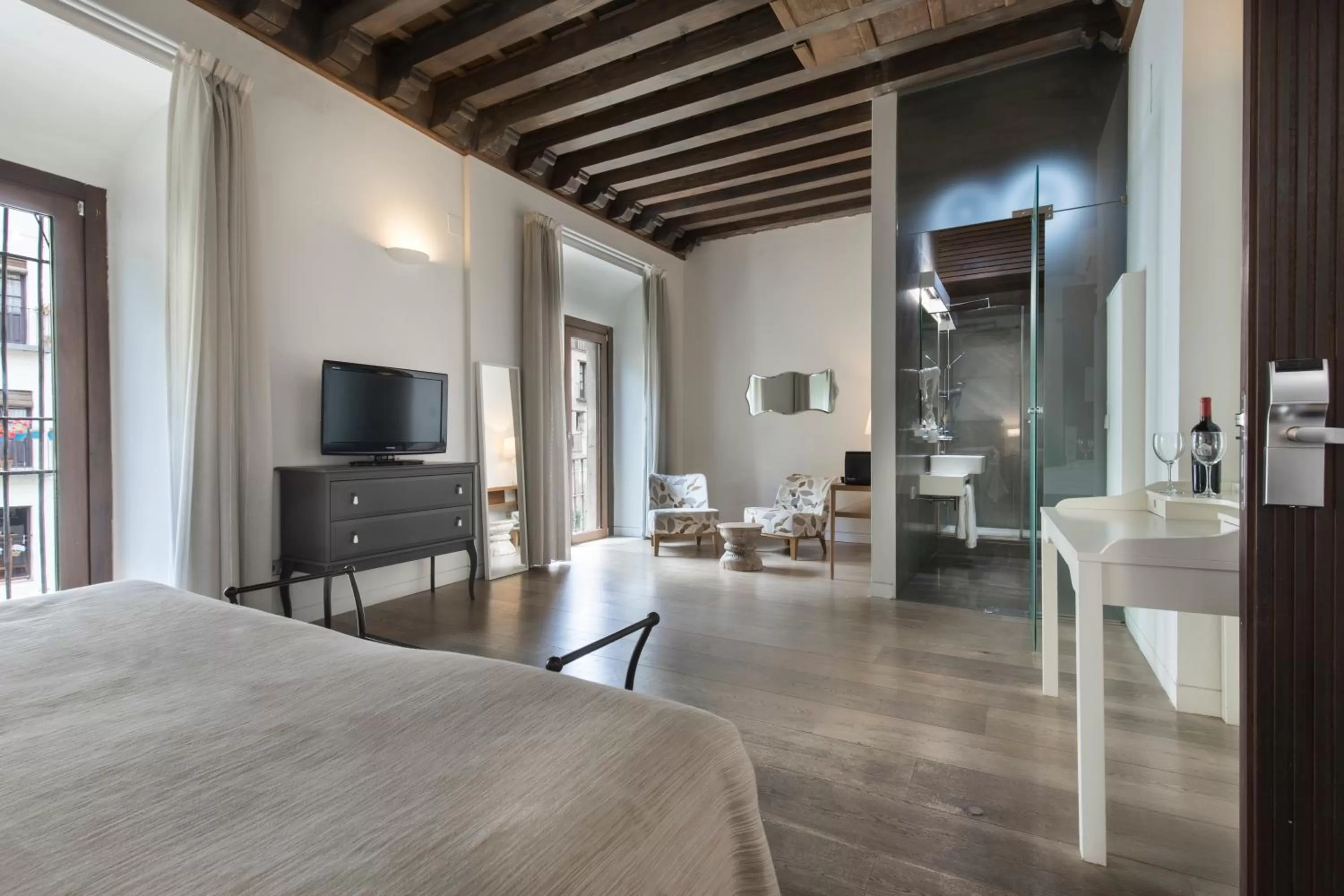 TV and multimedia, Bed in Shine Albayzín