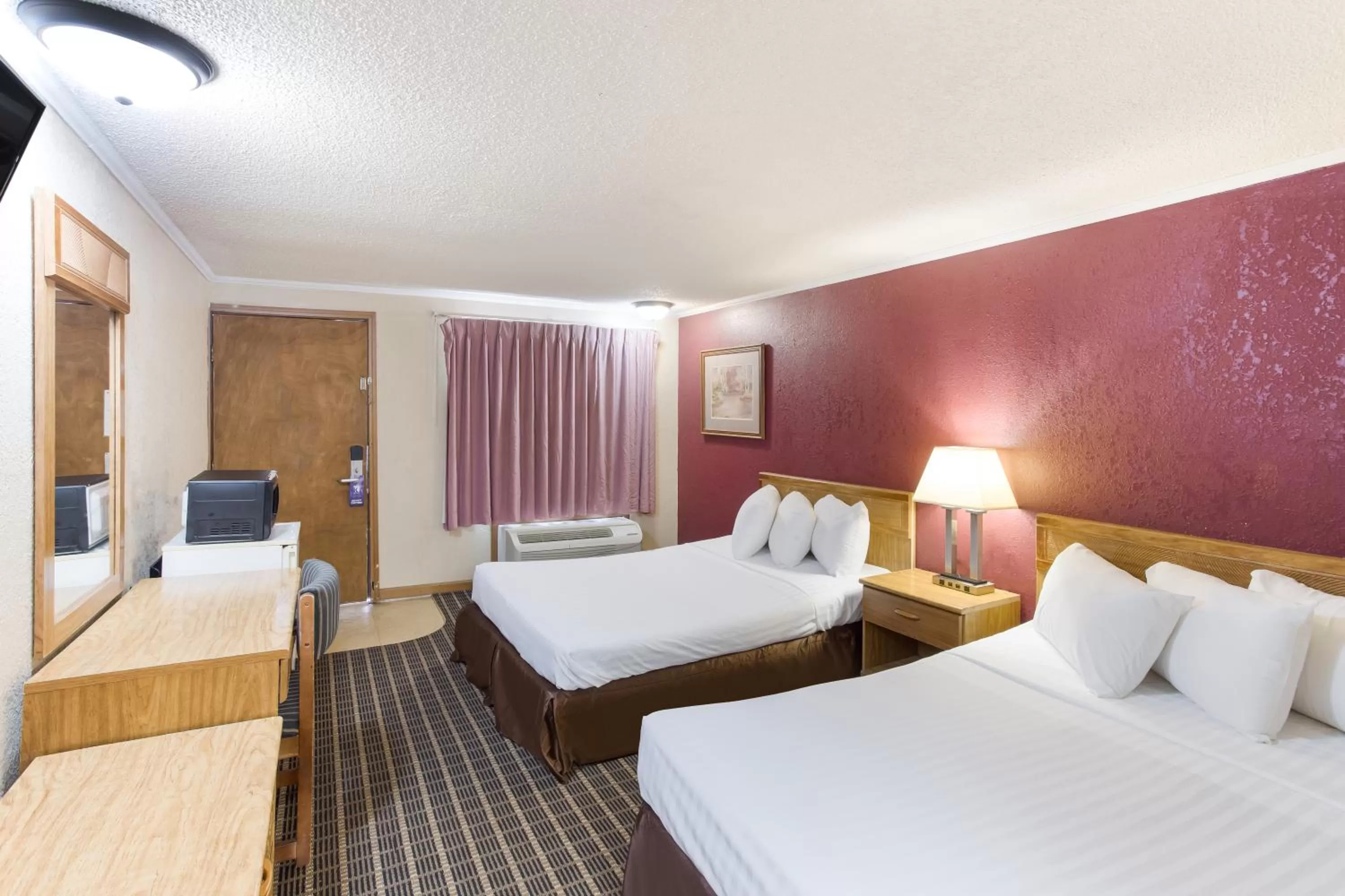 Bed in Knights Inn Ashland