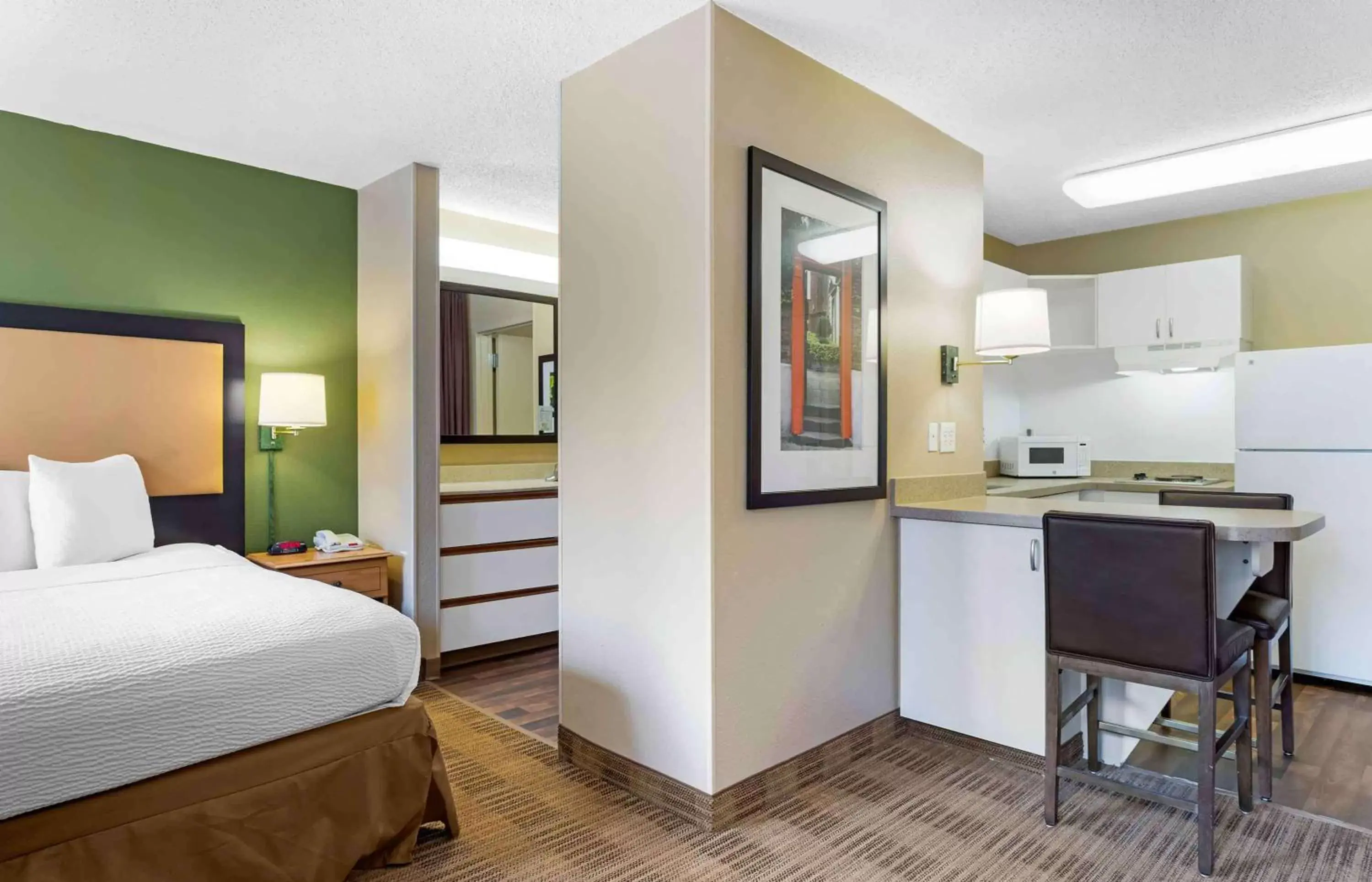 Deluxe Studio with 1 King Bed - Non-Smoking in Extended Stay America Suites - Houston - Galleria - Uptown Deluxe Studio with 1 King Bed - Non-Smoking in Extended Stay America Suites - Houston - Galleria - Uptown