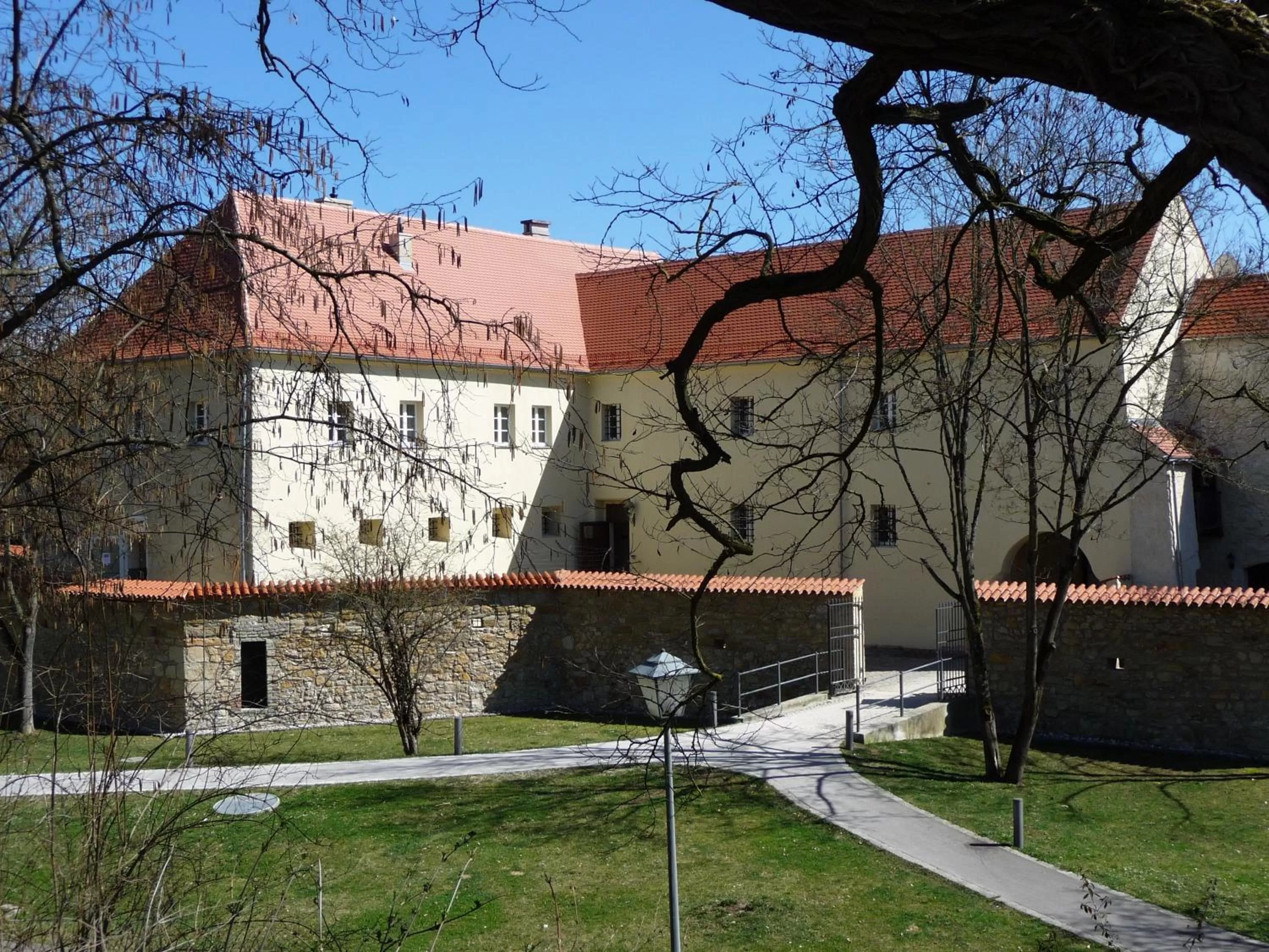 Facade/entrance in Knast-Hotel Fronfeste