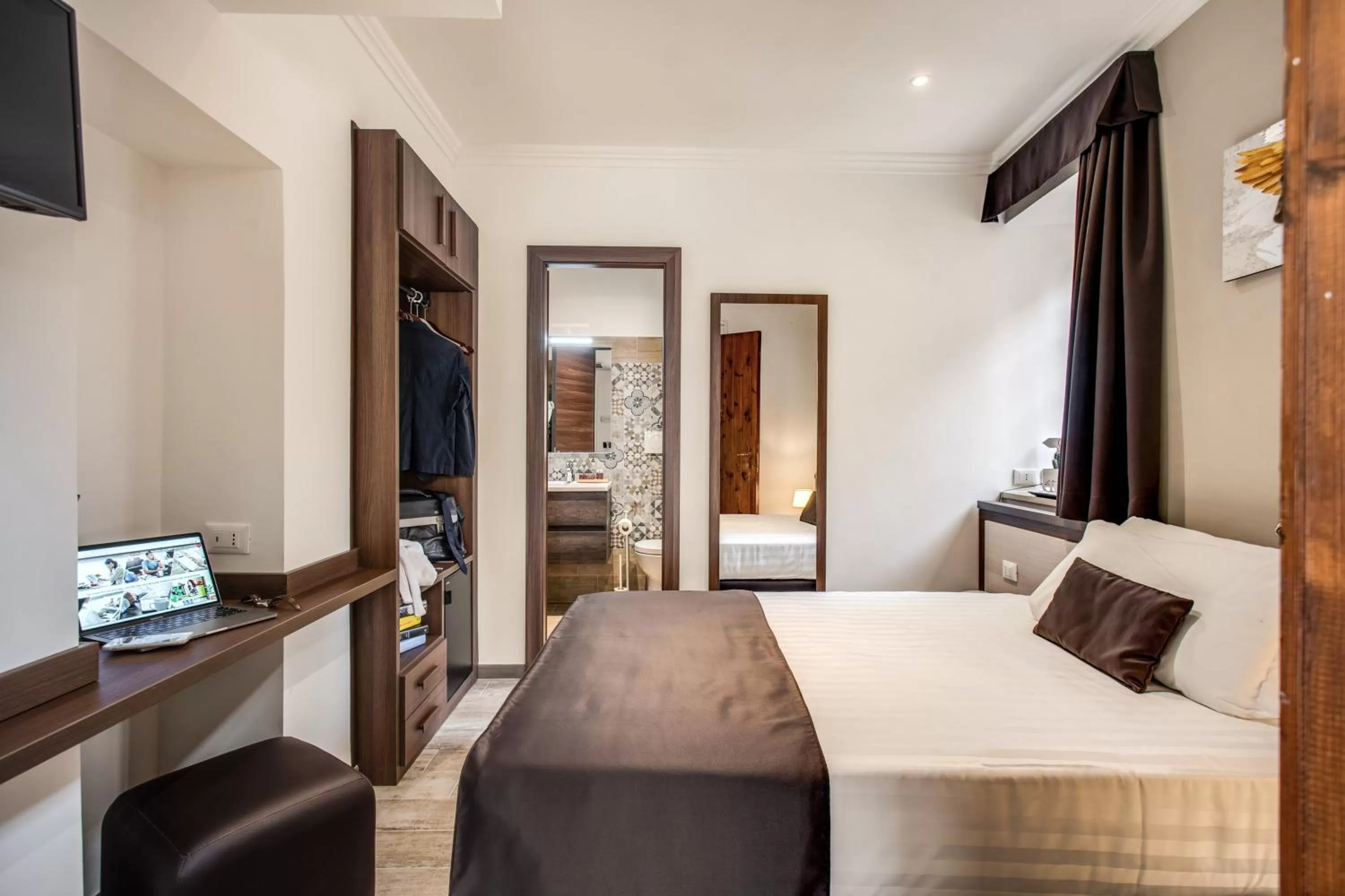 Photo of the whole room, Bed in Rome Garden Hotel