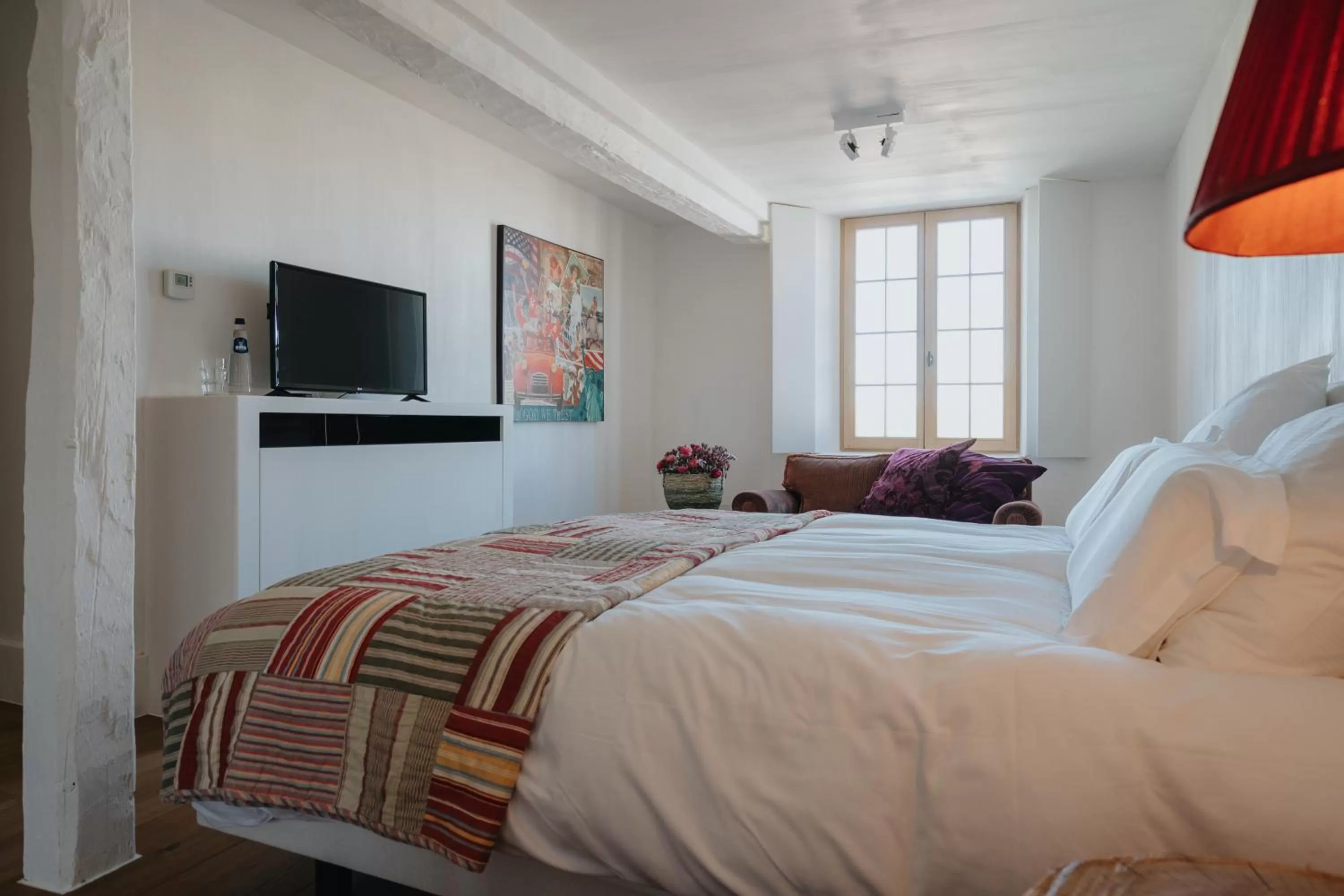 Bedroom, Bed in Amitié