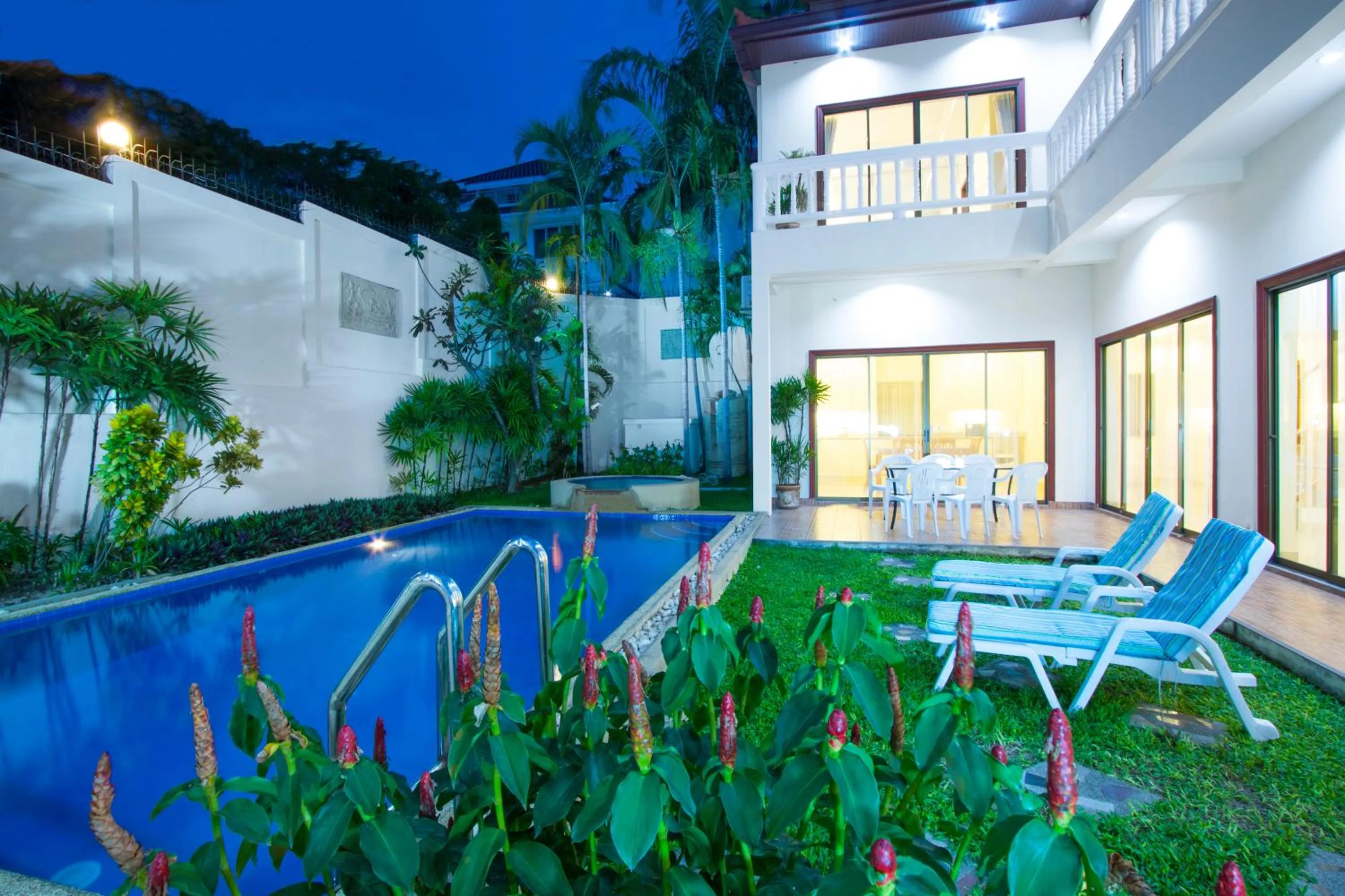Swimming pool in Avoca Pool Villas