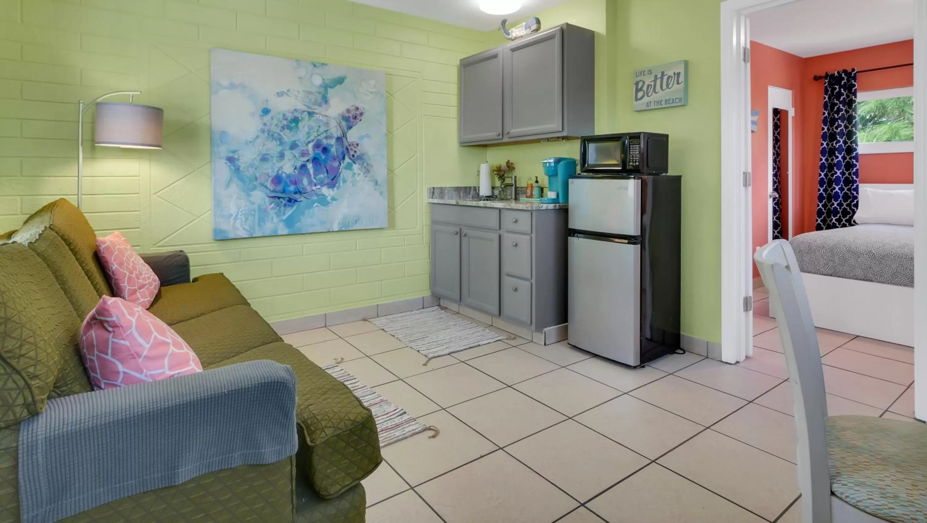 Kitchen or kitchenette, Kitchen/Kitchenette in The Beach House - Treasure Island