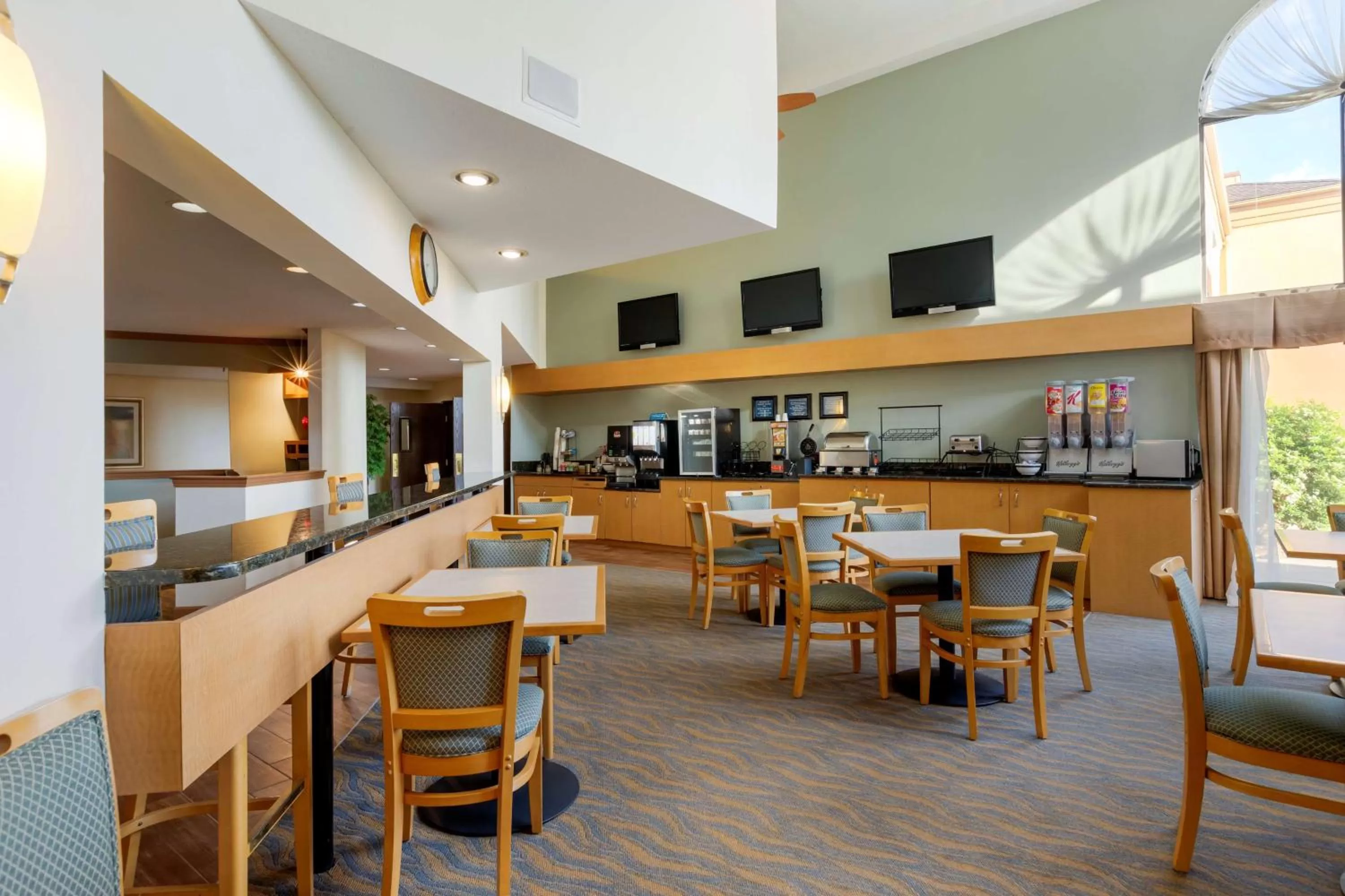 Breakfast in Best Western Davison Inn