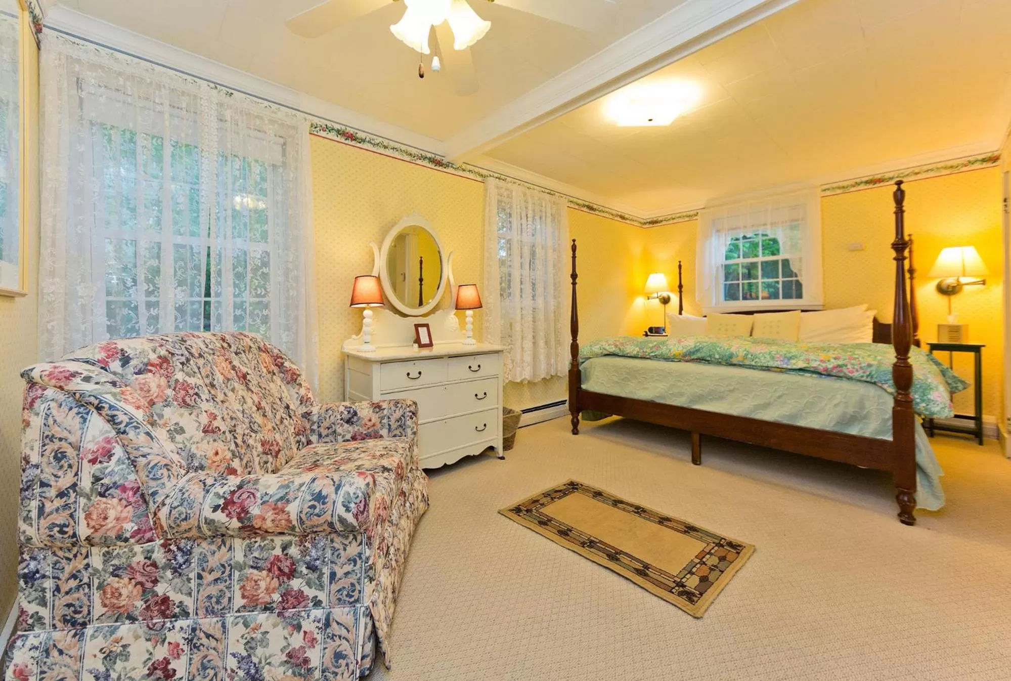 Bedroom, Bed in The Elmhurst Inn