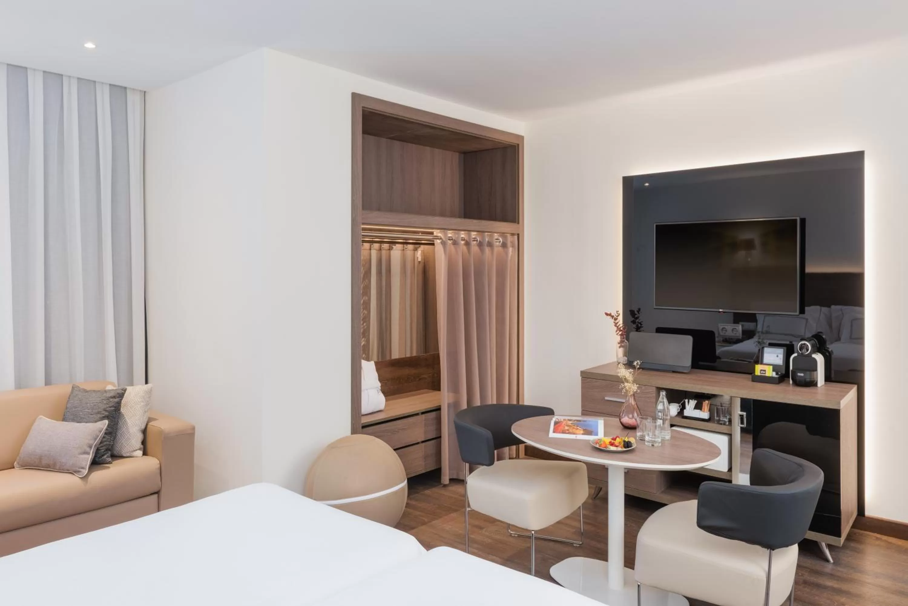 Bedroom, Bed in Melia Madrid Serrano