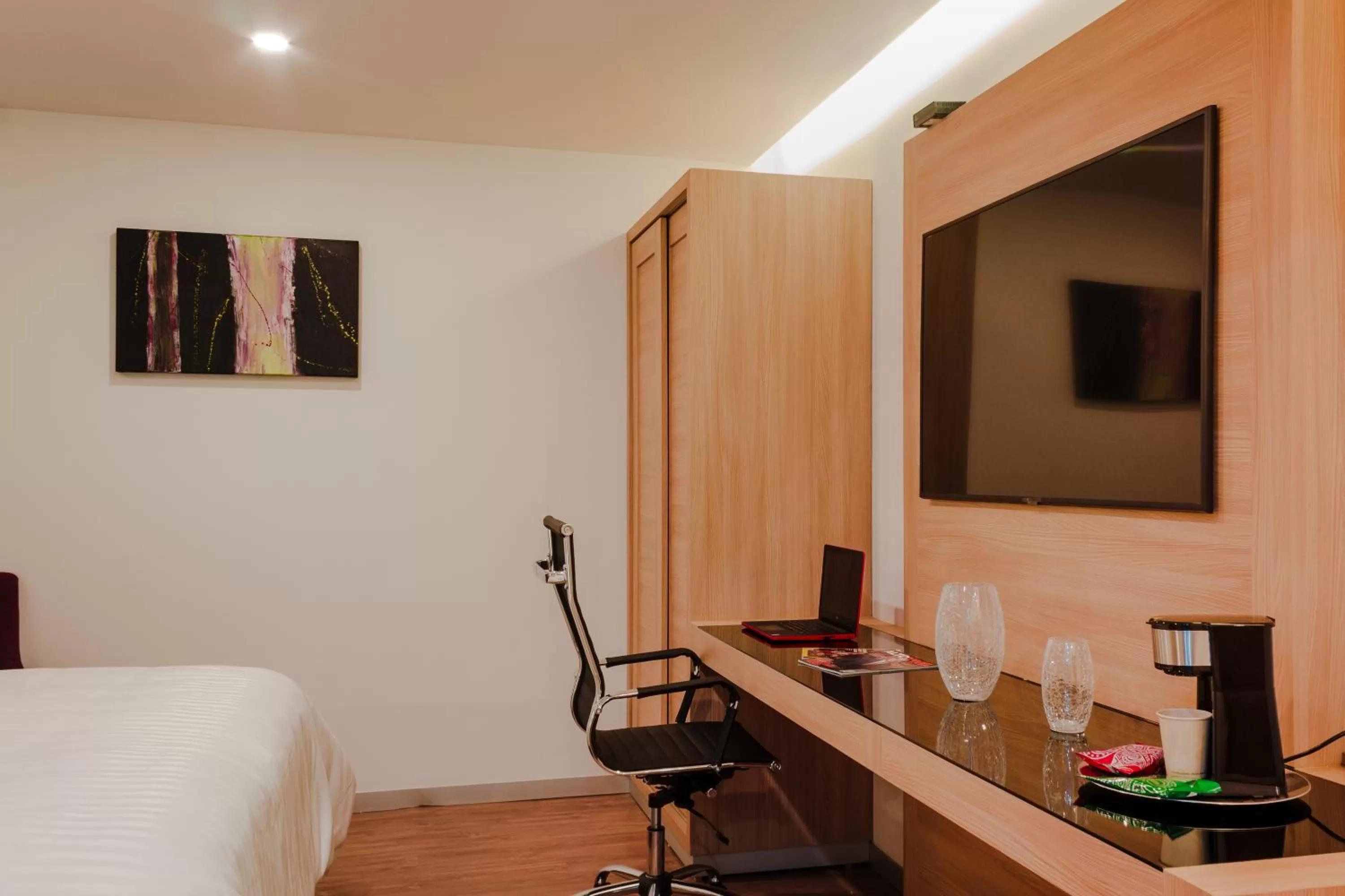 TV and multimedia, Bed in Hotel Kavia Monterrey