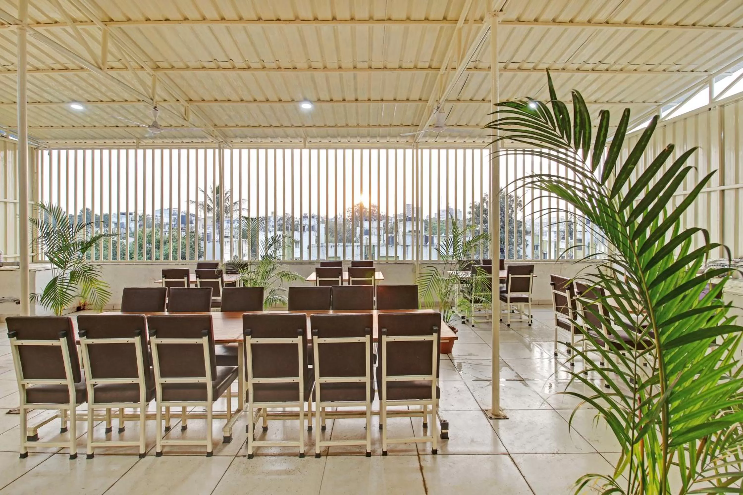 Restaurant/places to eat in Treebo Krishna Regency ISBT Bus Stop