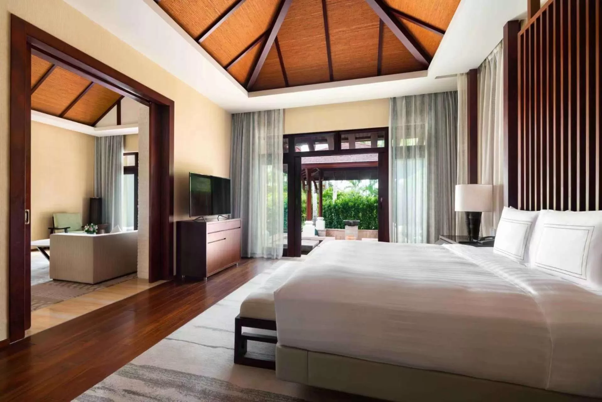 Bedroom, Bed in The Ritz-Carlton Sanya, Yalong Bay