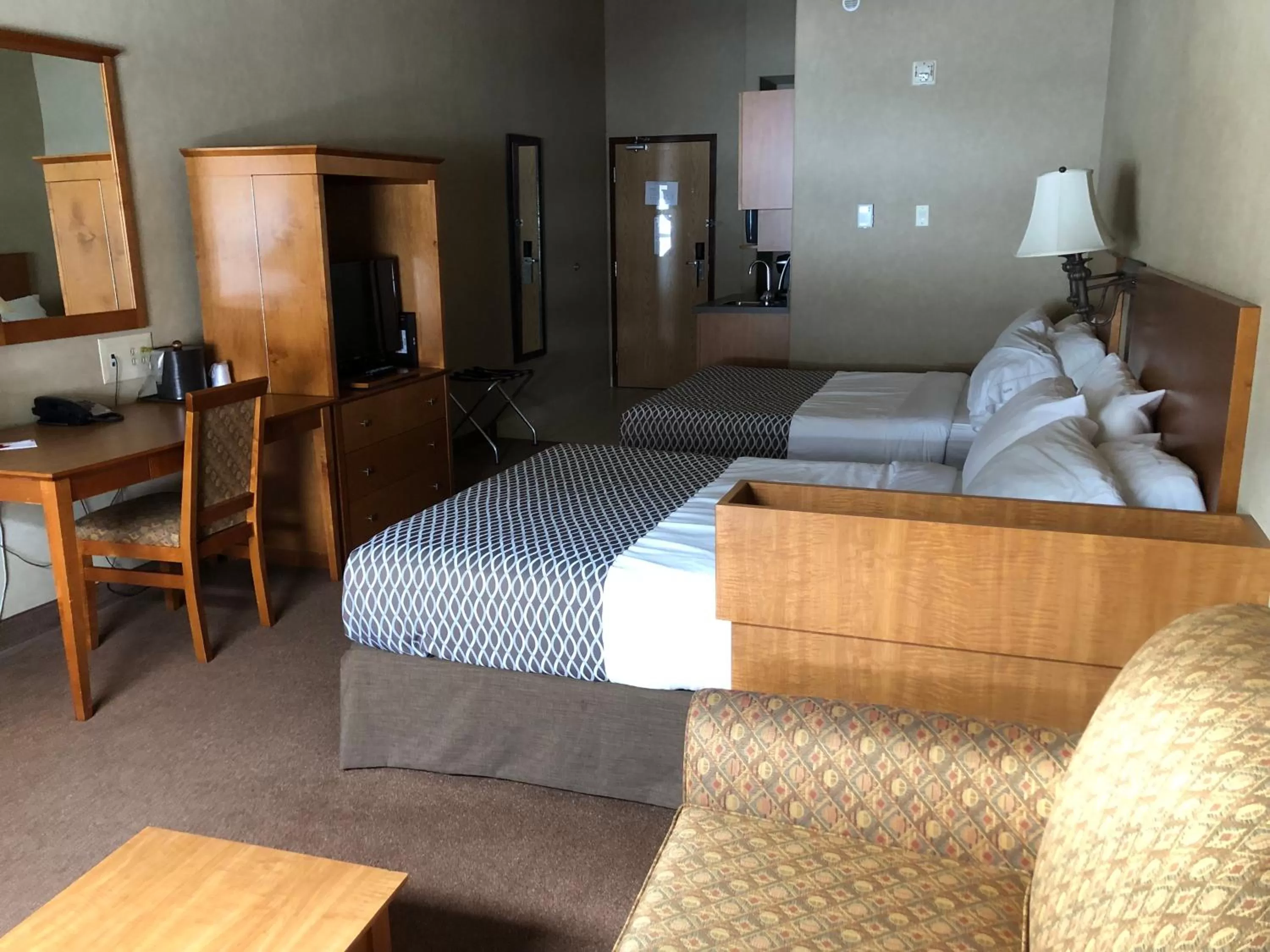 Swimming pool, Bed in Ramada by Wyndham Ponoka