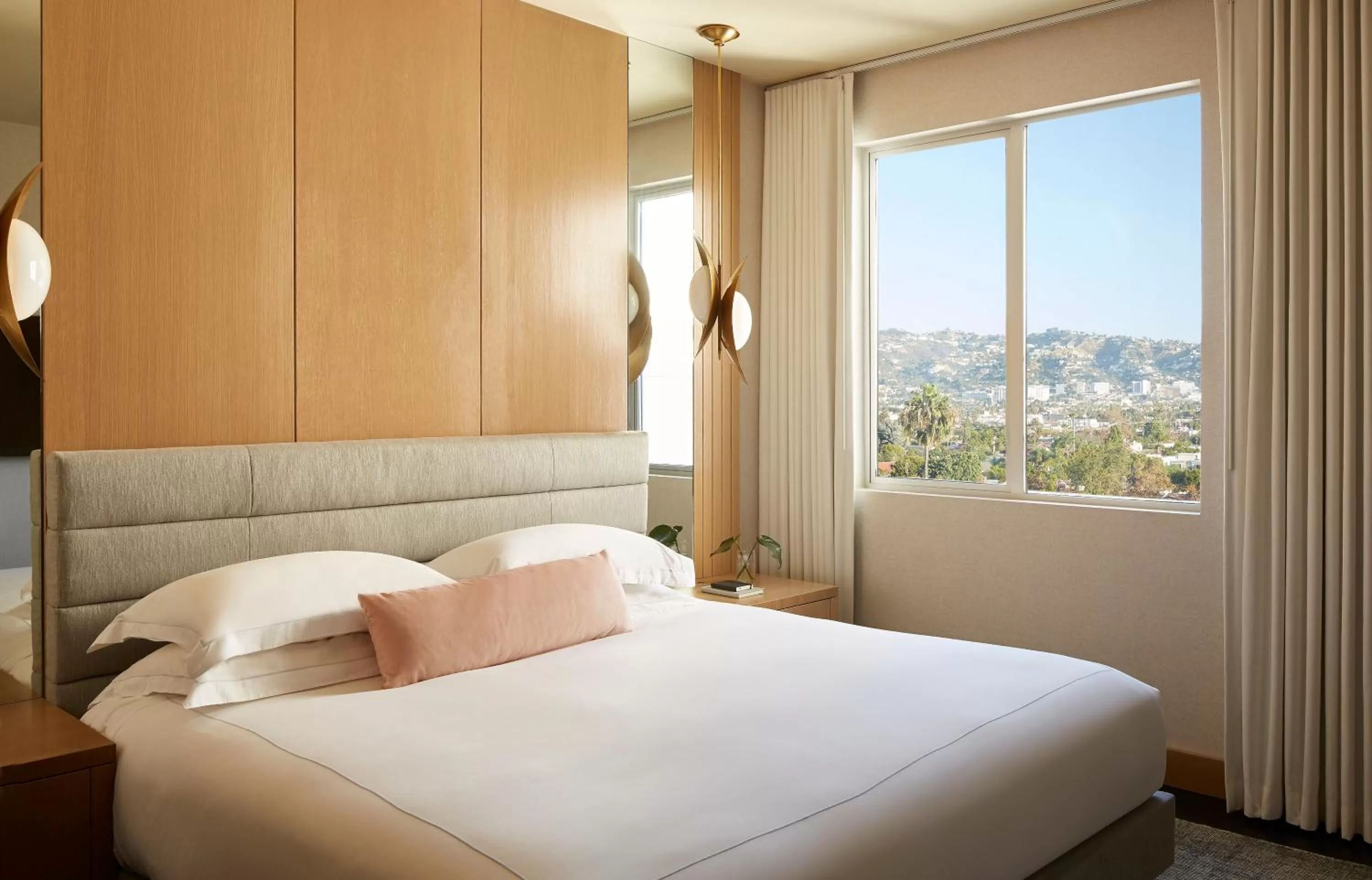 Bedroom, Bed in Kimpton Hotel Wilshire by IHG