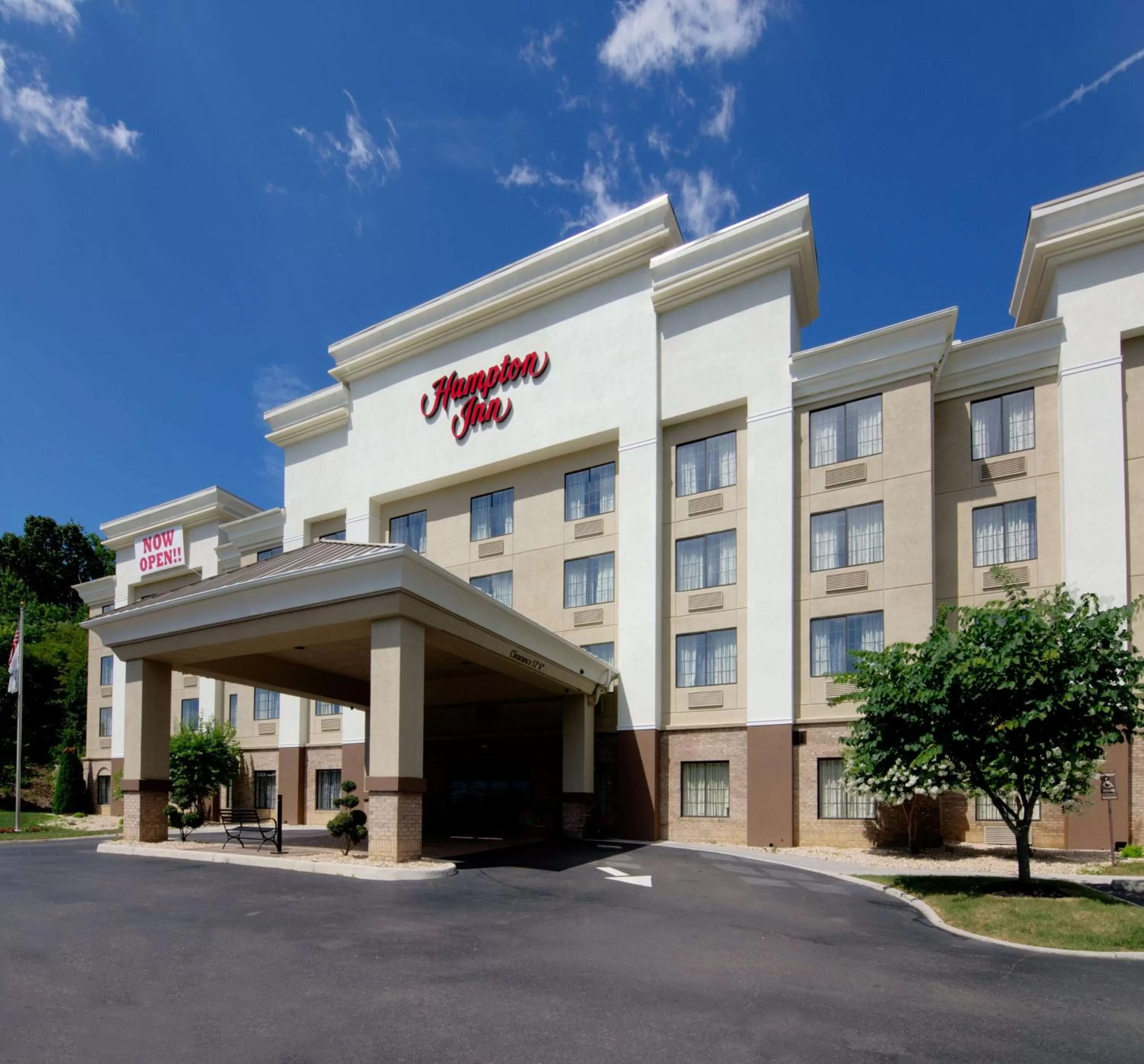 Property building in Hampton Inn Salem