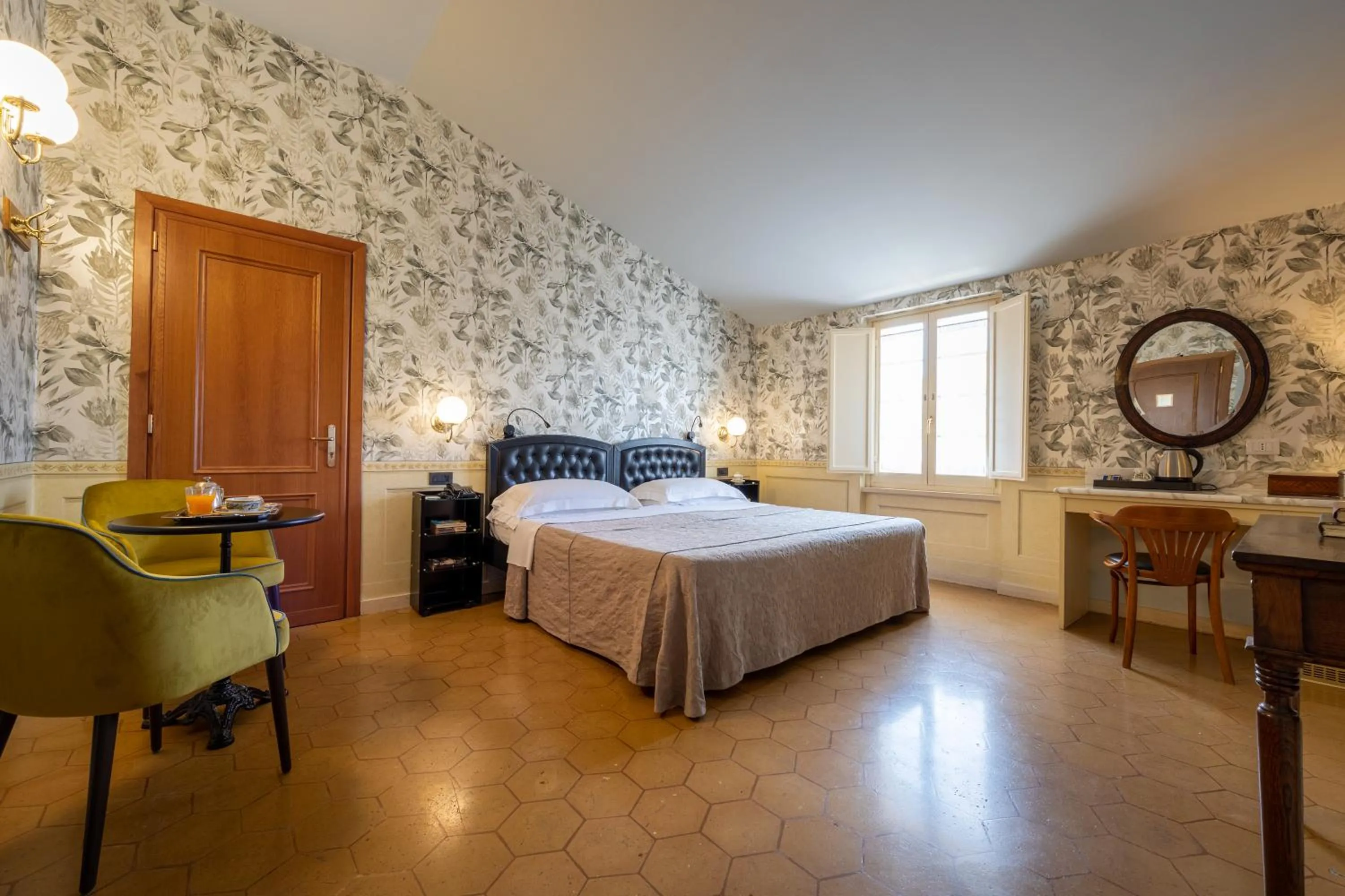 Bed in Hotel San Luca