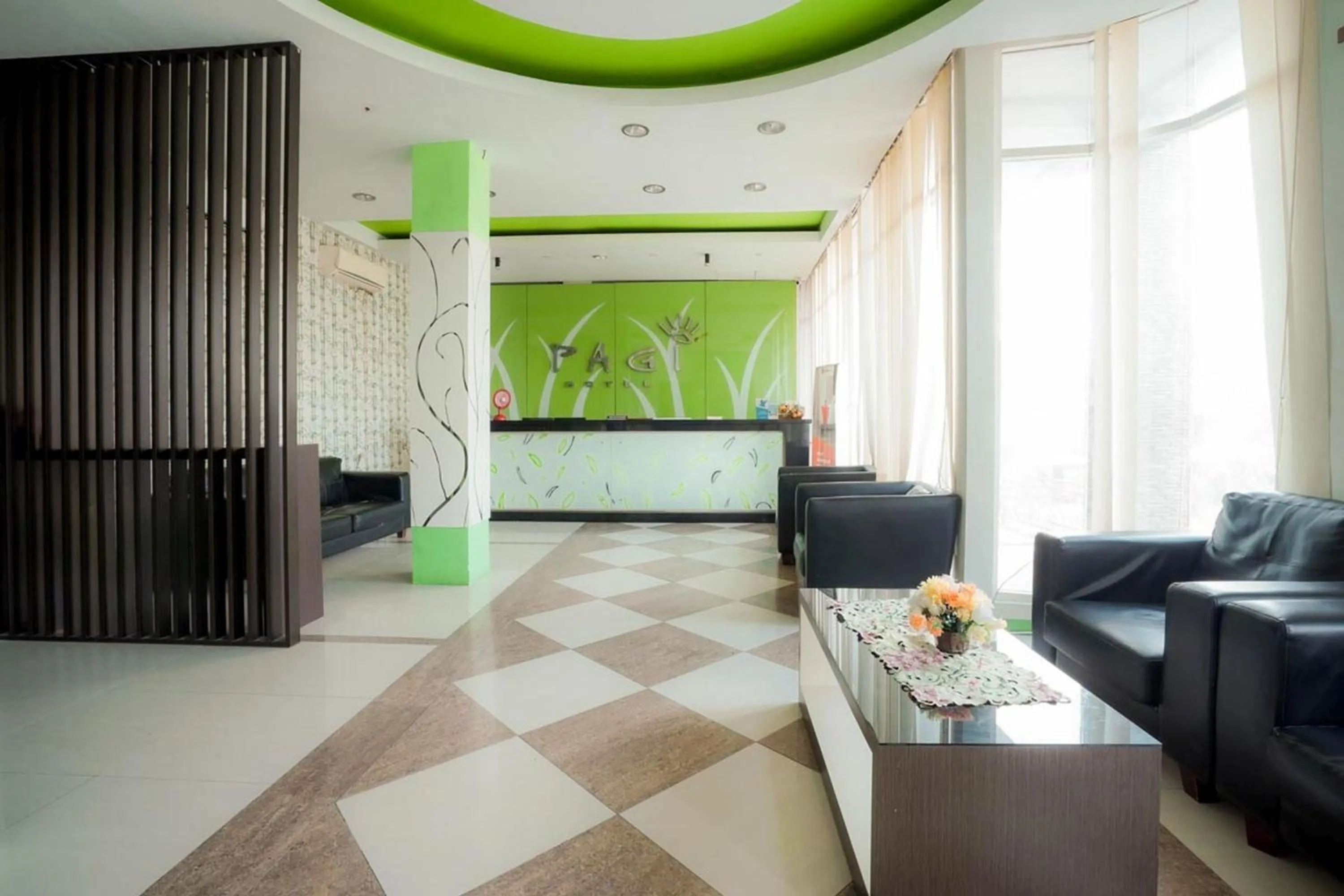 Lobby or reception in RedDoorz near Pantai Pede
