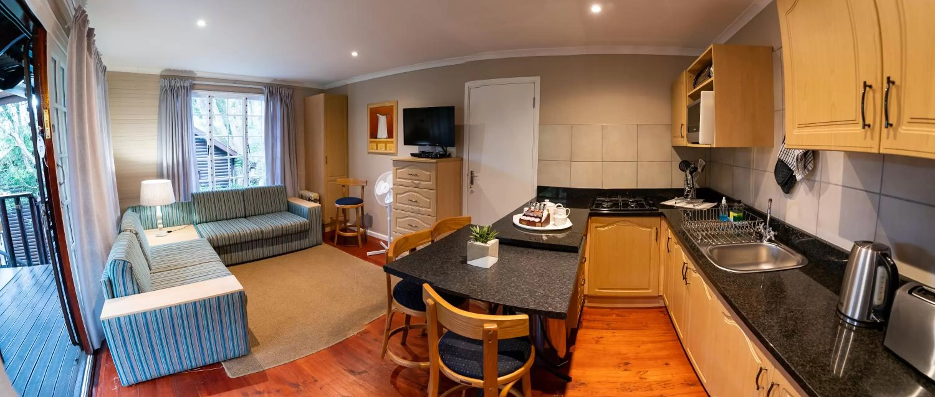 Kitchen or kitchenette in Gooderson Knysna Chalets