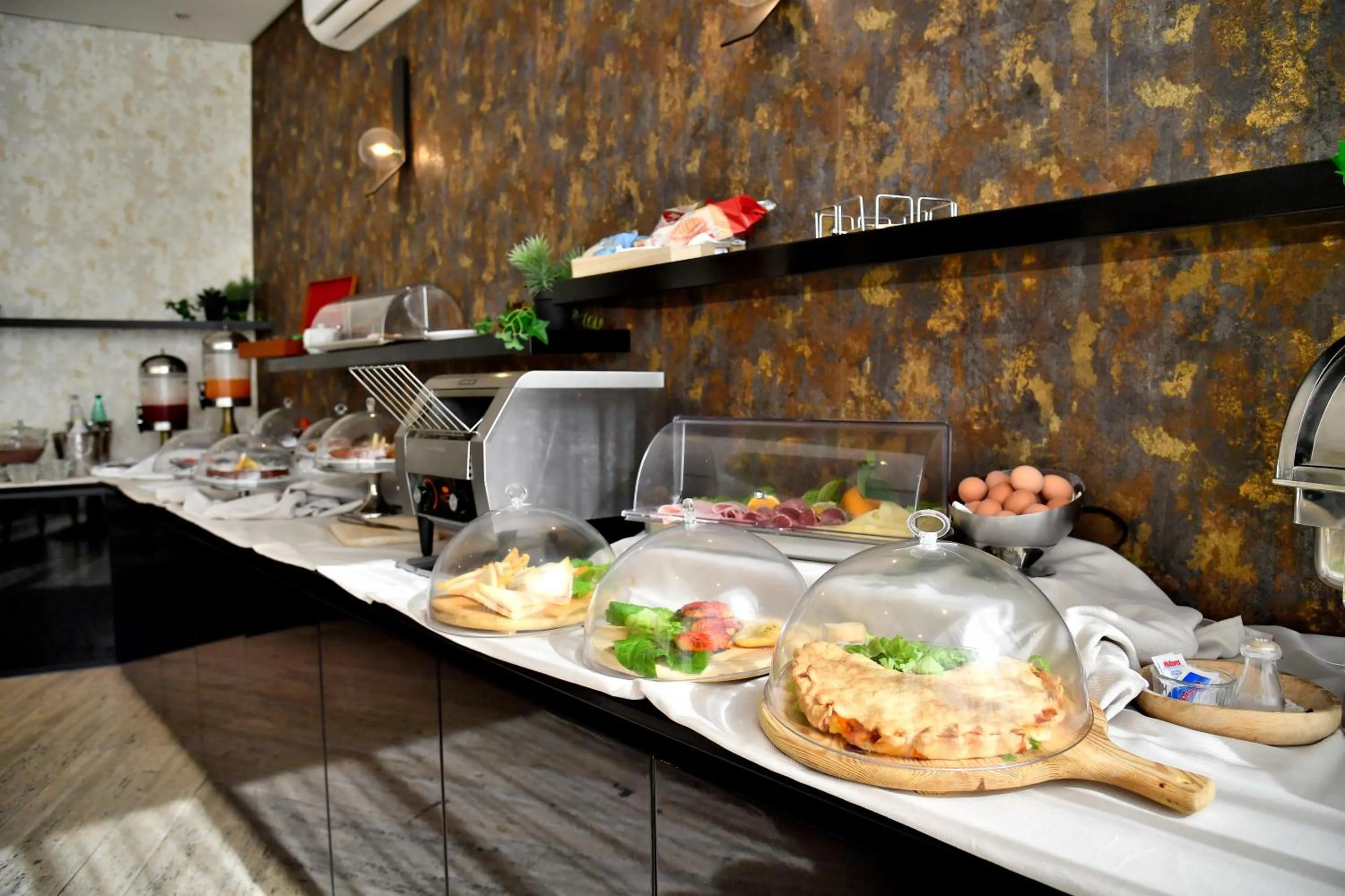 Buffet breakfast in Palace Inn Rome Fiano