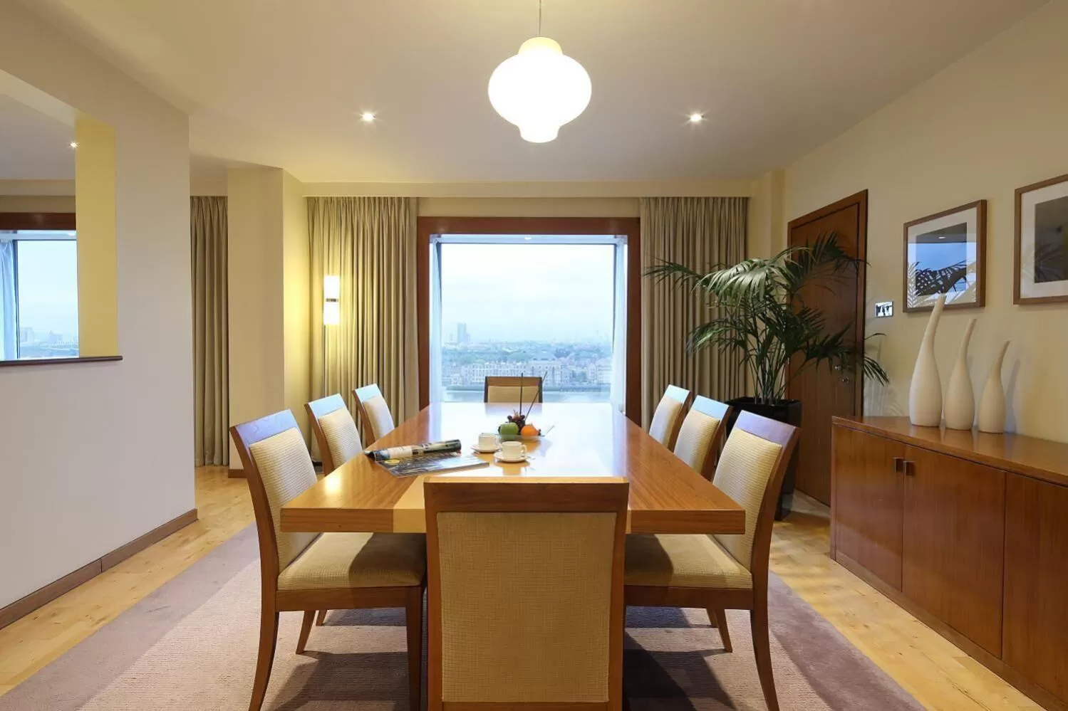 Dining area in Canary Riverside Plaza Hotel