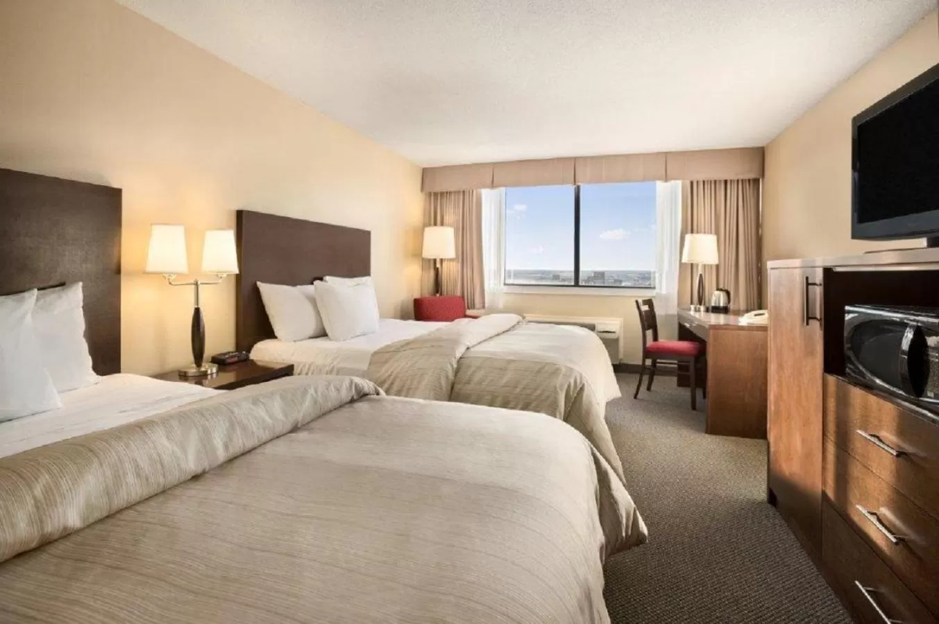 Bed in The Senator Hotel & Conference Center Timmins