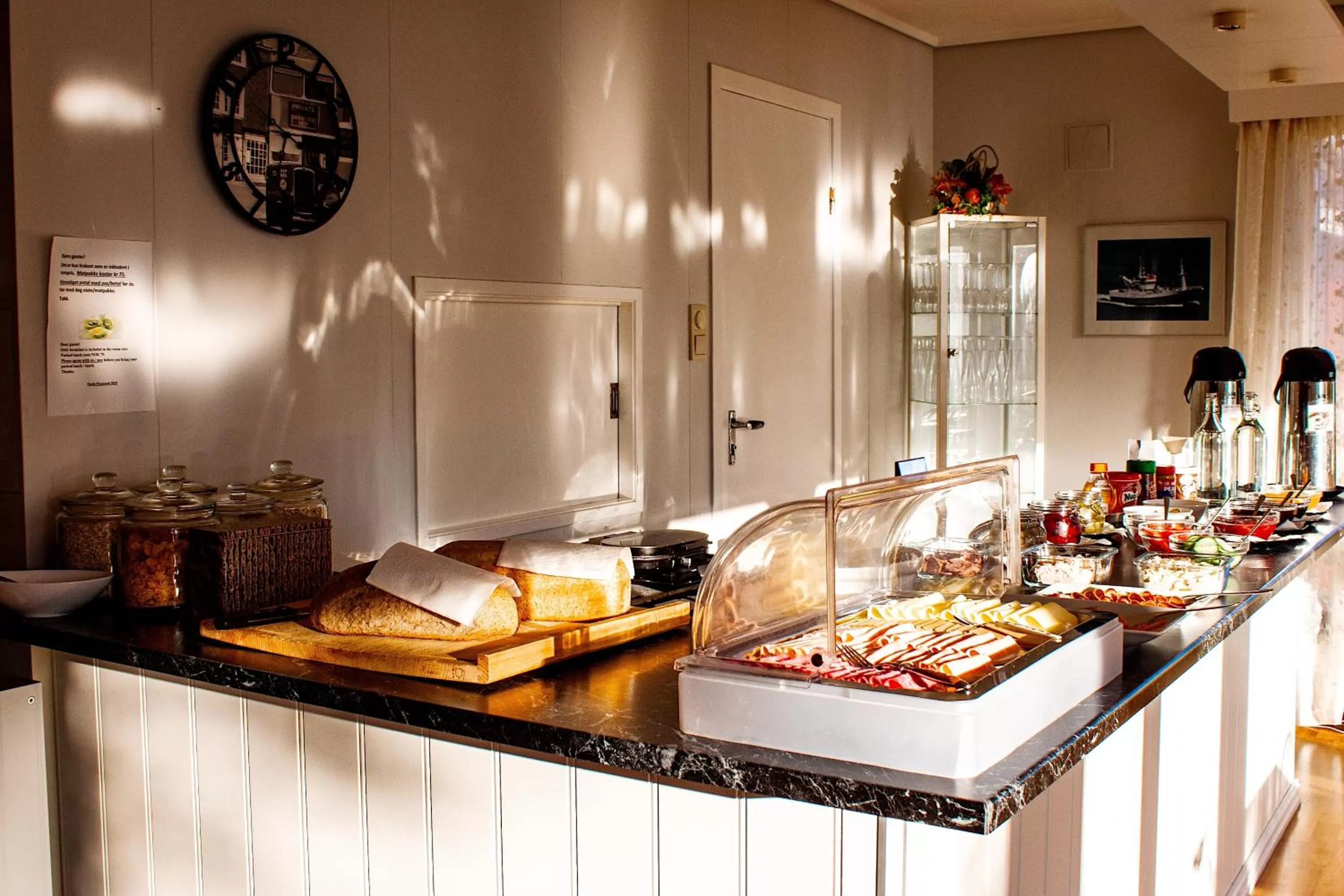 Buffet breakfast in Førde Pensjonat