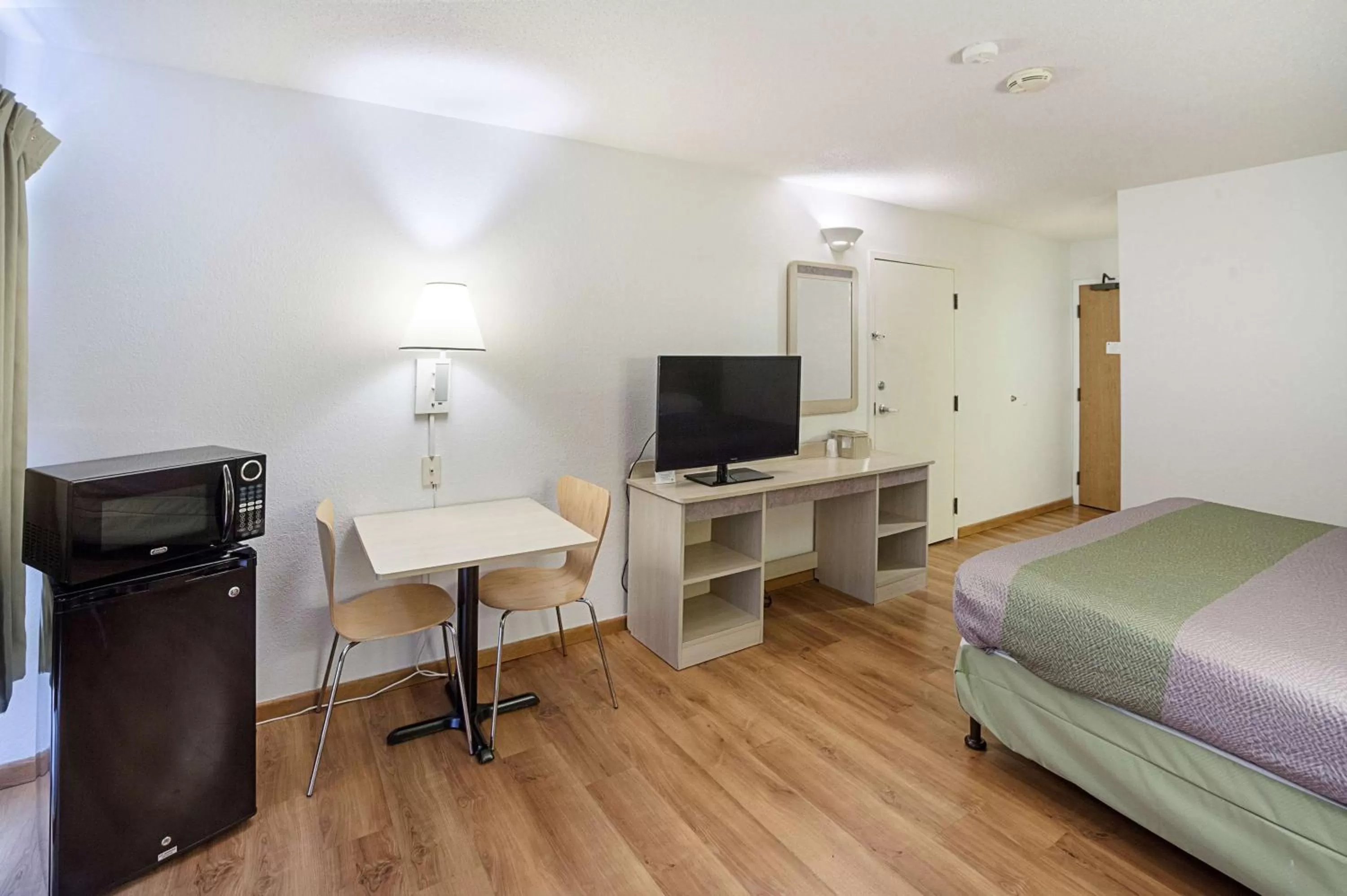 Bedroom, Bed in Motel 6-Binghamton, NY