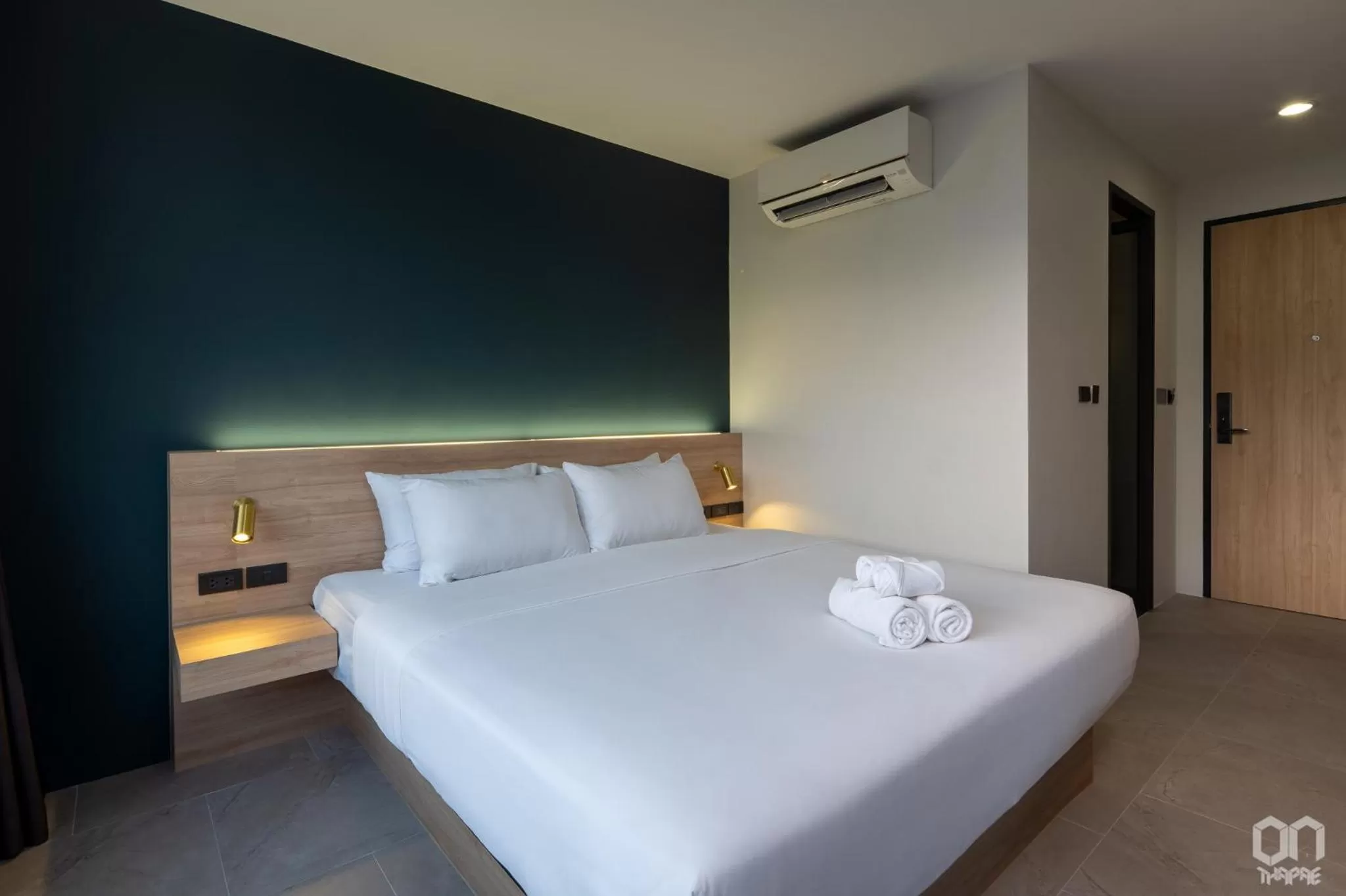 Photo of the whole room, Bed in ON Thapae Gate Chiangmai