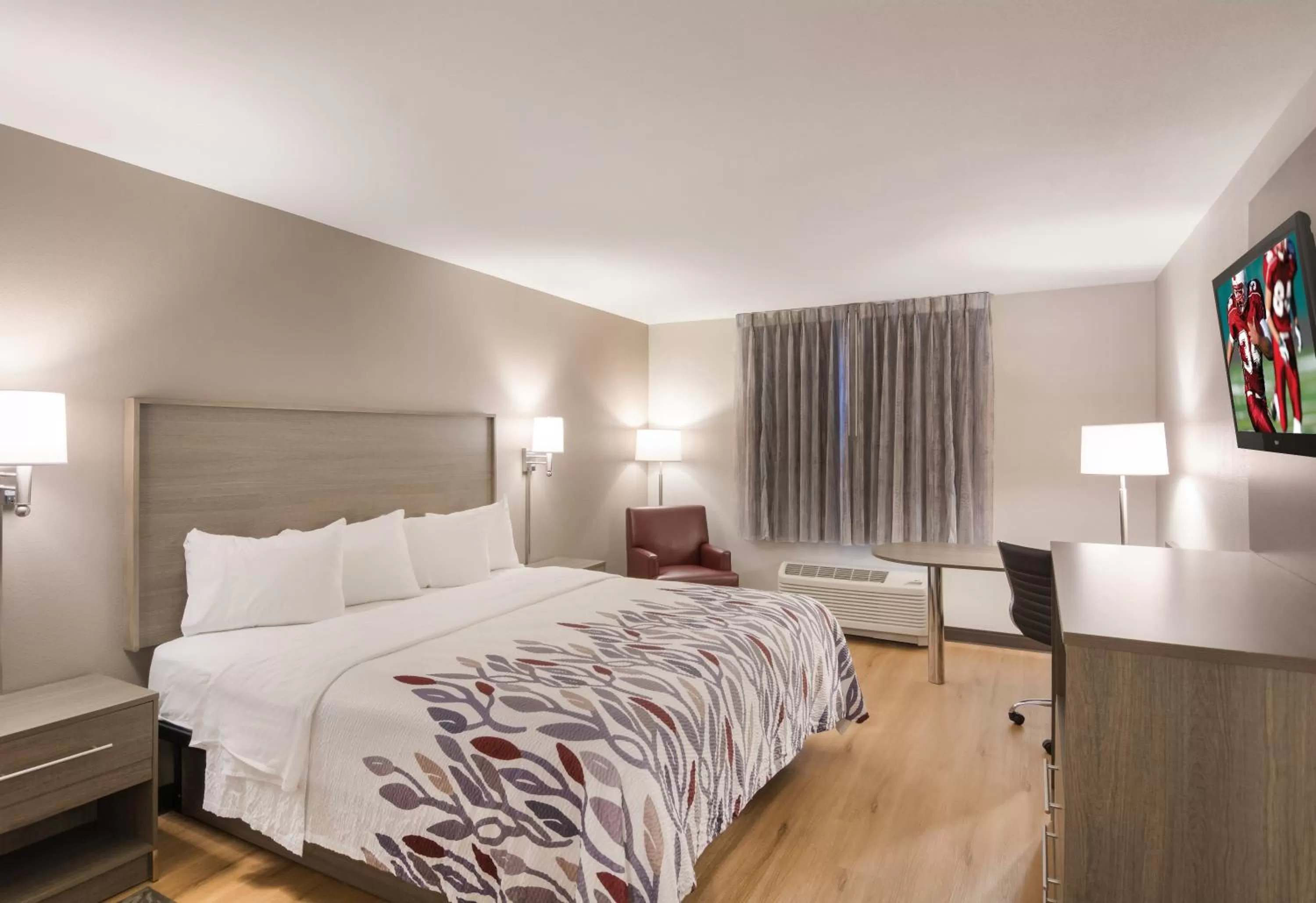 Photo of the whole room, Bed in Red Roof Inn Chester