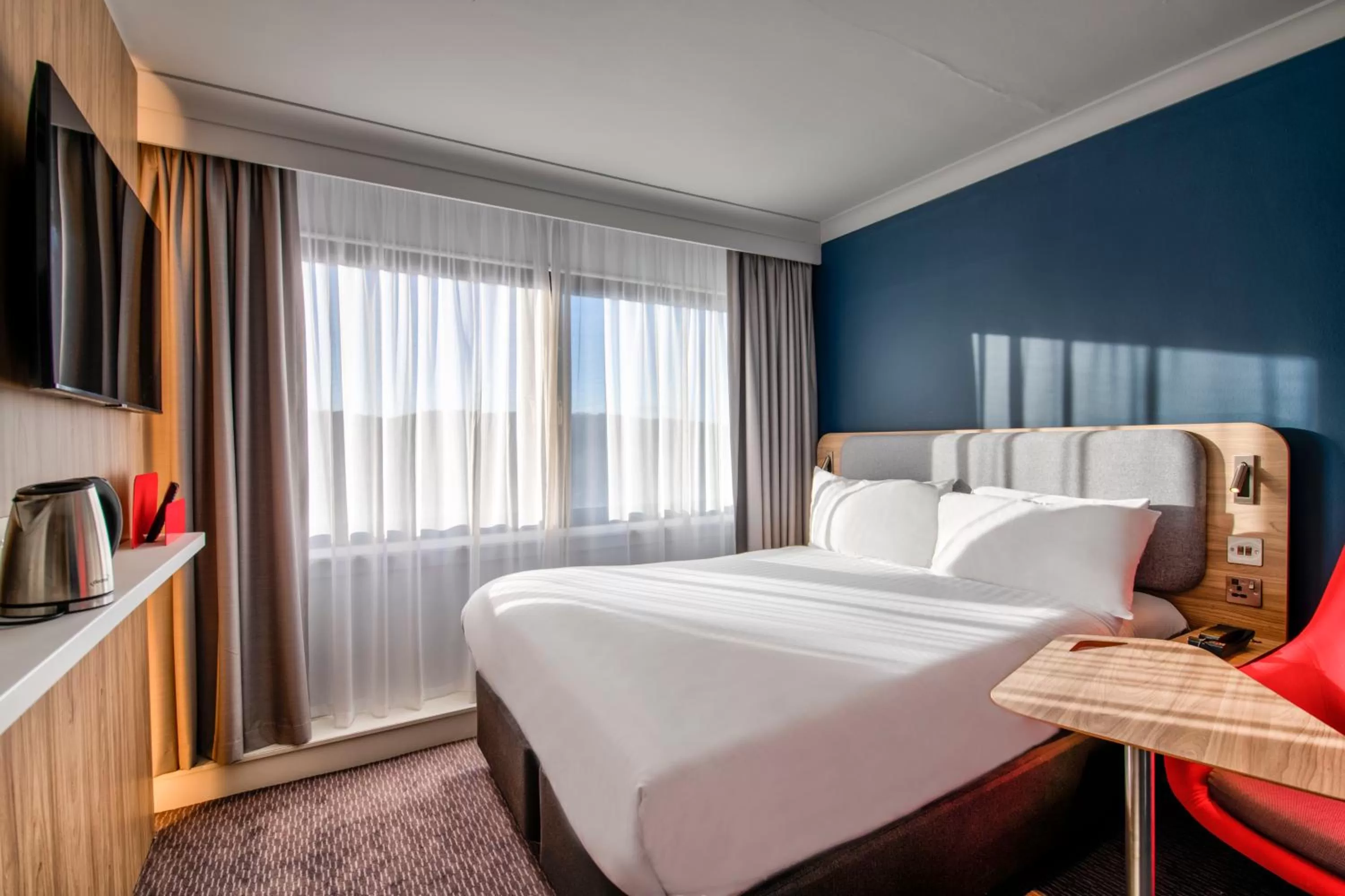 Bed in Holiday Inn Express Edinburgh City West by IHG