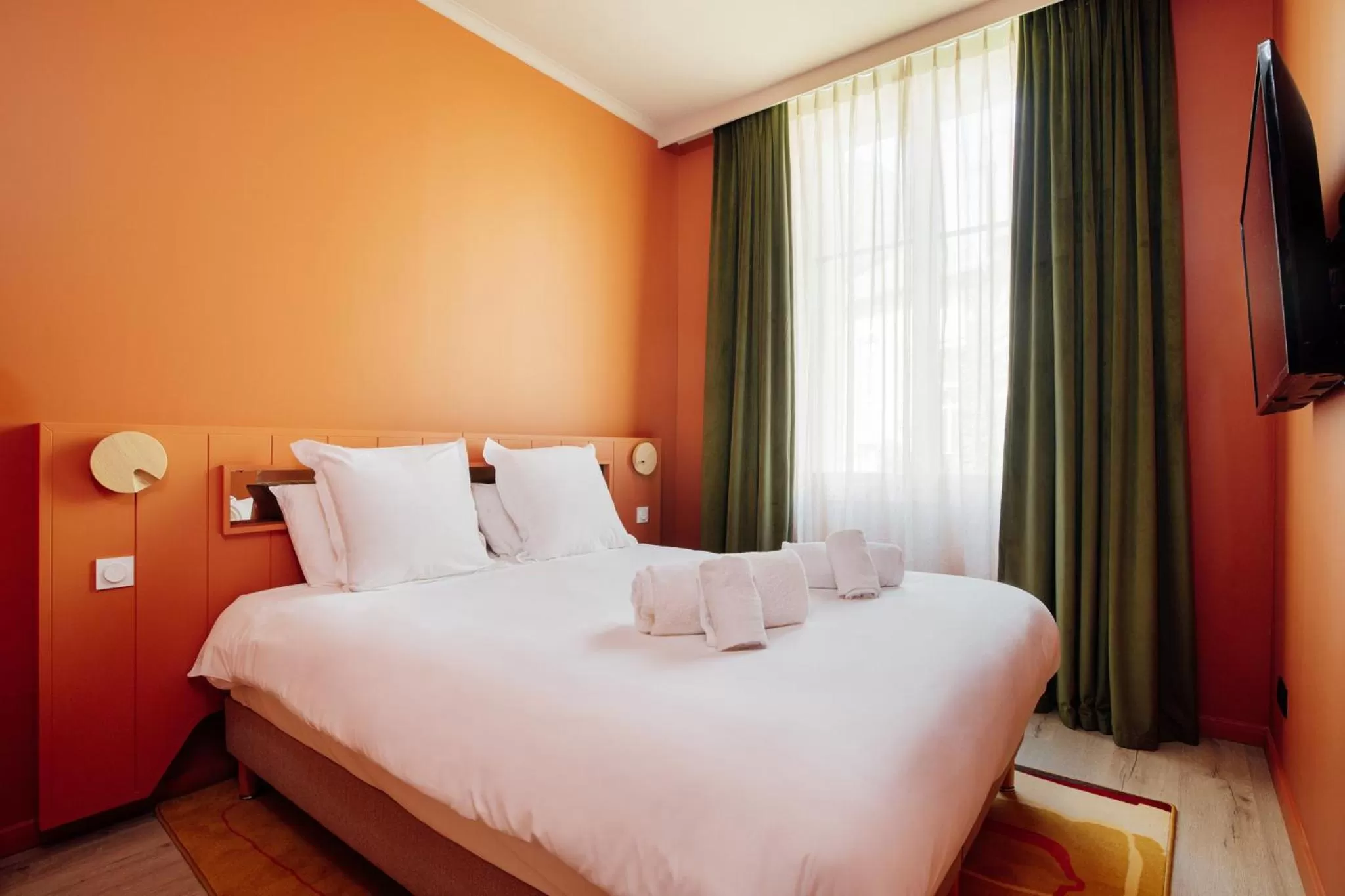 Photo of the whole room, Bed in La Loge Gogaille - Fernand Rabier - accès digital