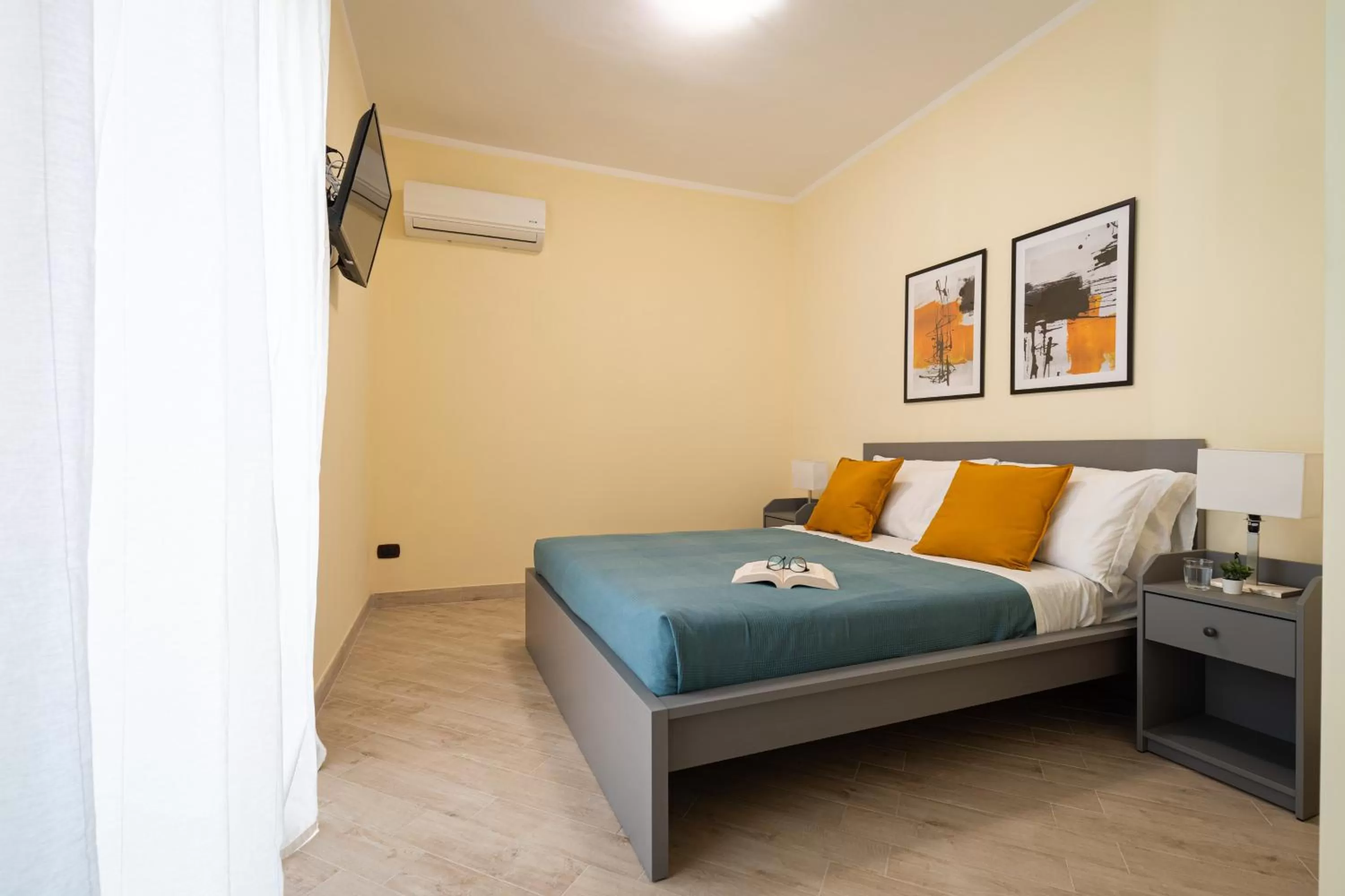 Bed in Open Sicily Residence - Central Apartments Near Quattro Canti
