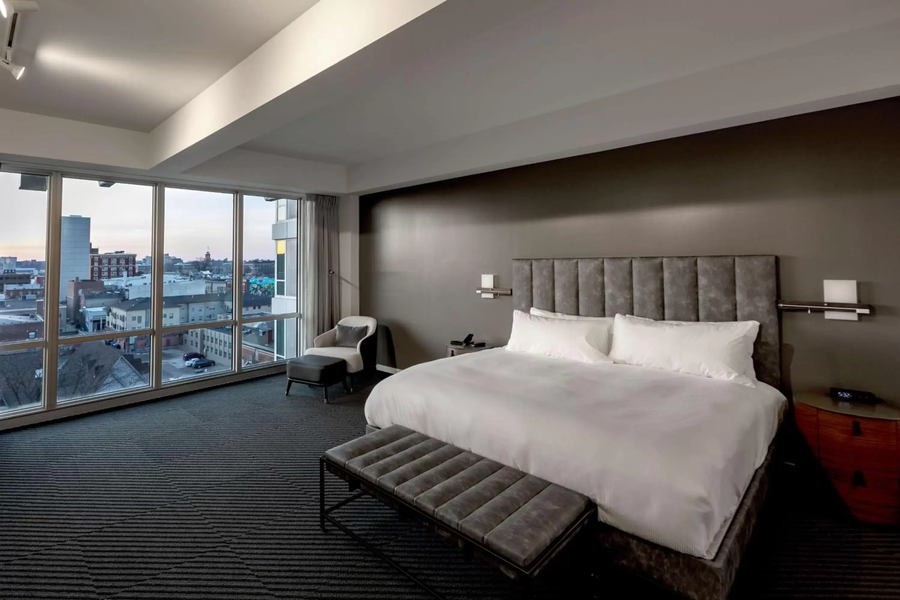 Standard King Room in Hotel Chauncey Iowa City, Tapestry Collection by Hilton Standard King Room in Hotel Chauncey Iowa City, Tapestry Collection by Hilton