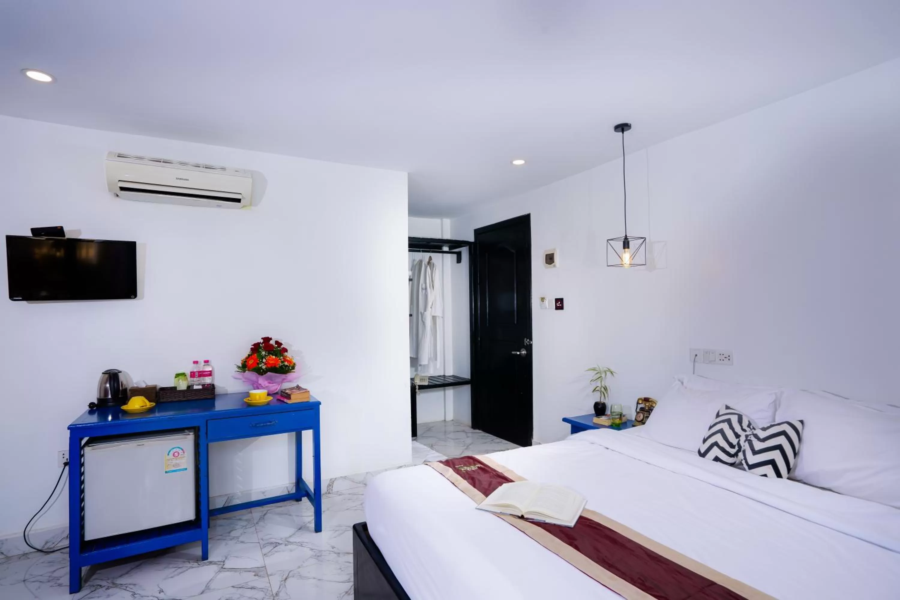 Bedroom, Bed in The Rabbit Hole Hotel & SPA