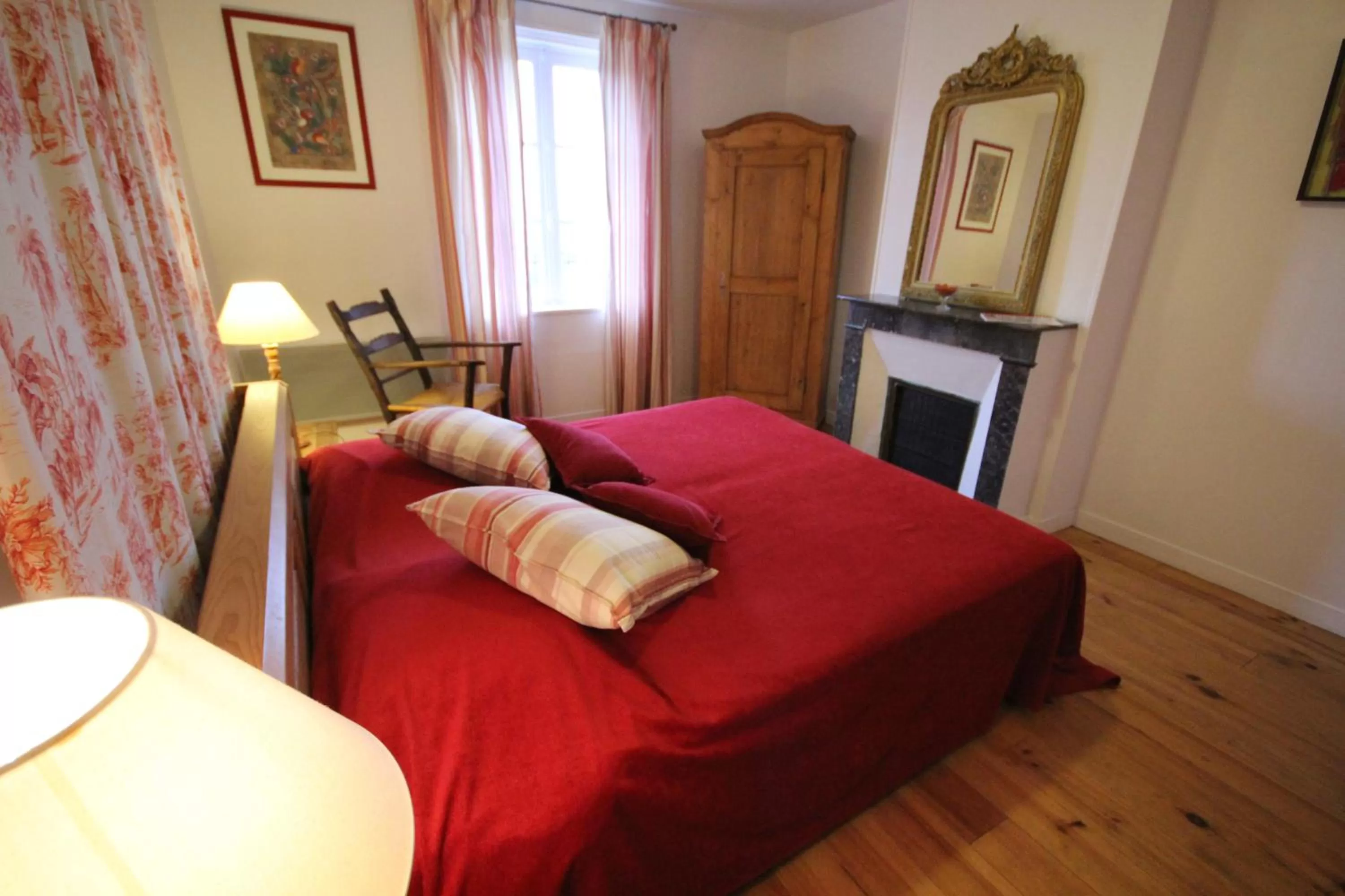 Bed in Le Pommenial de la Hérissonnière