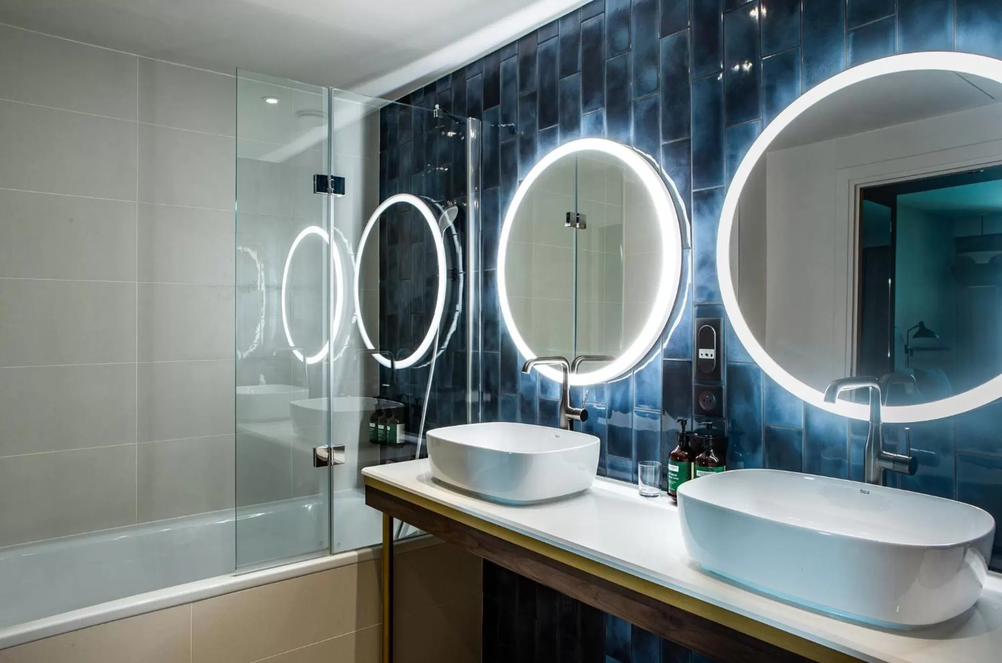 Photo of the whole room in Crowne Plaza - Nice - Grand Arenas by IHG