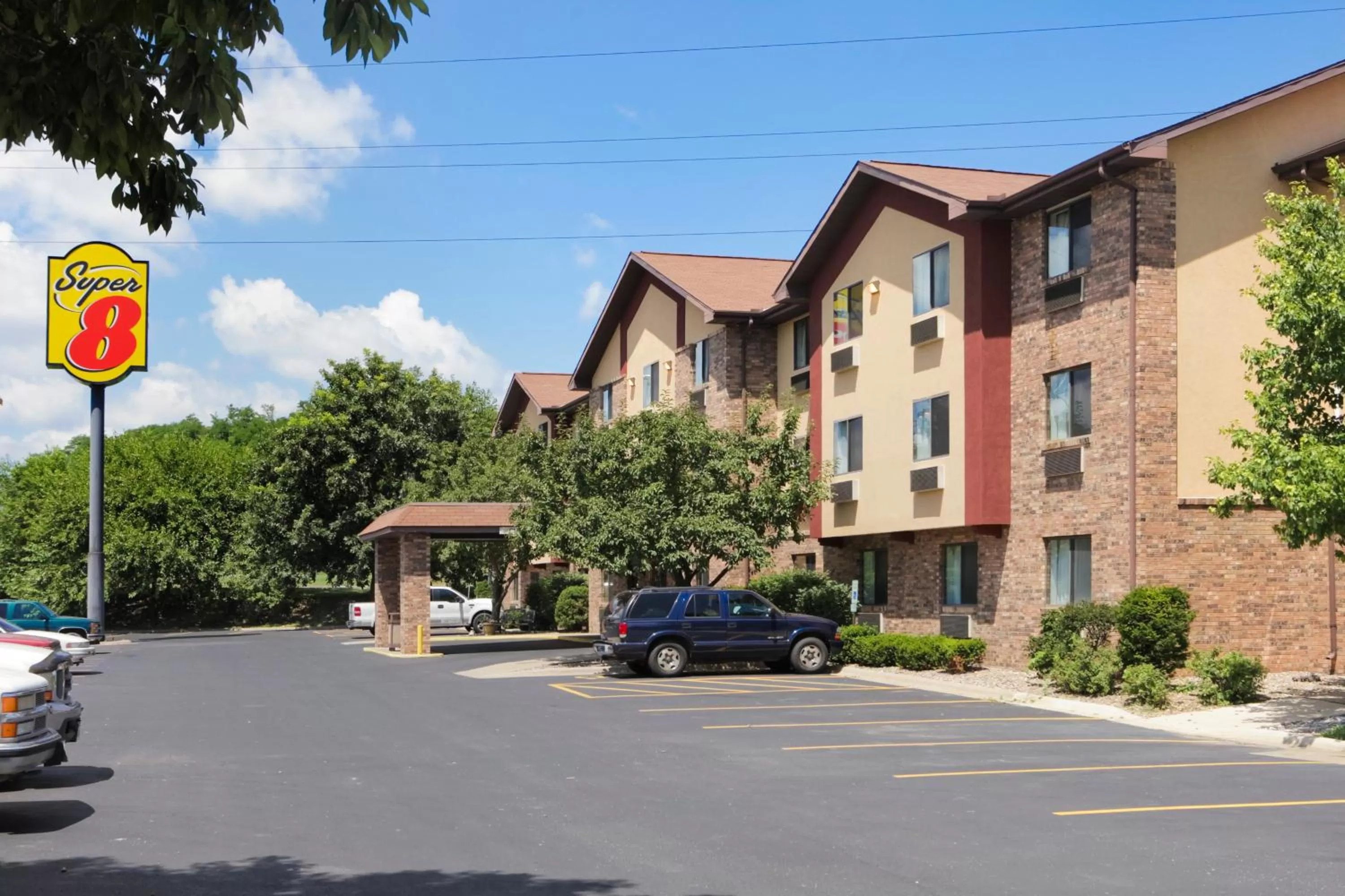Facade/entrance in Super 8 by Wyndham East Peoria