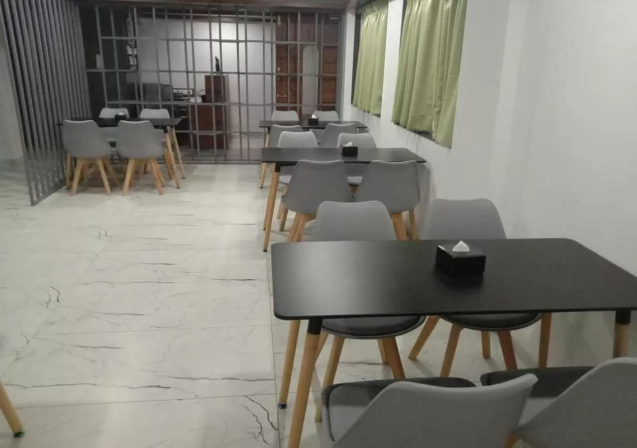 Restaurant/places to eat in Sharman Suites