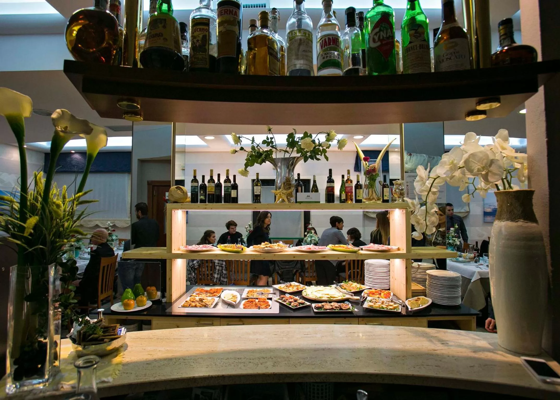 Restaurant/places to eat in Hotel lo Squalo