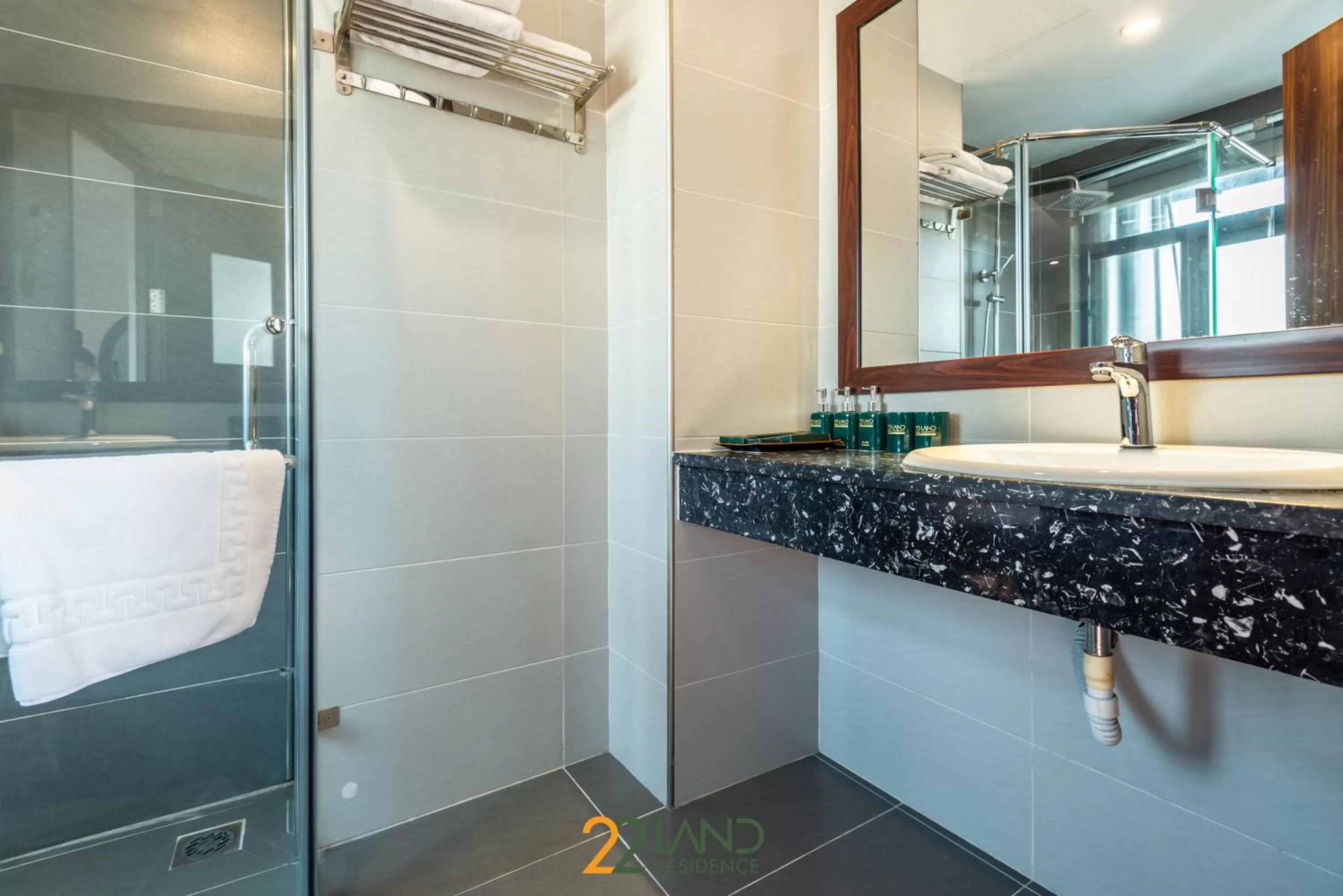 Shower in 22land Residence Hotel 71 Hang Bong Premium