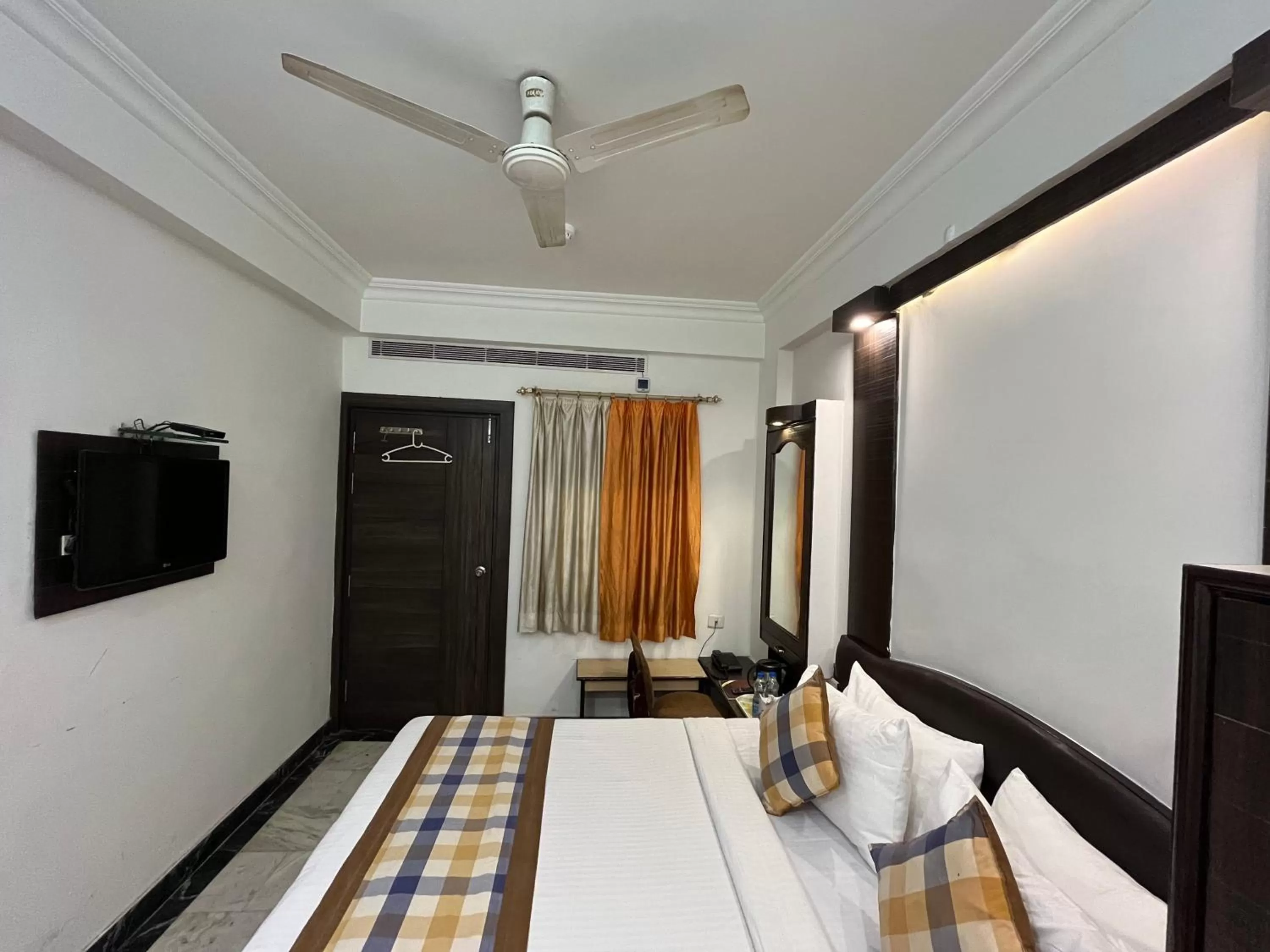 Bedroom, Bed in Hotel Moti Palace