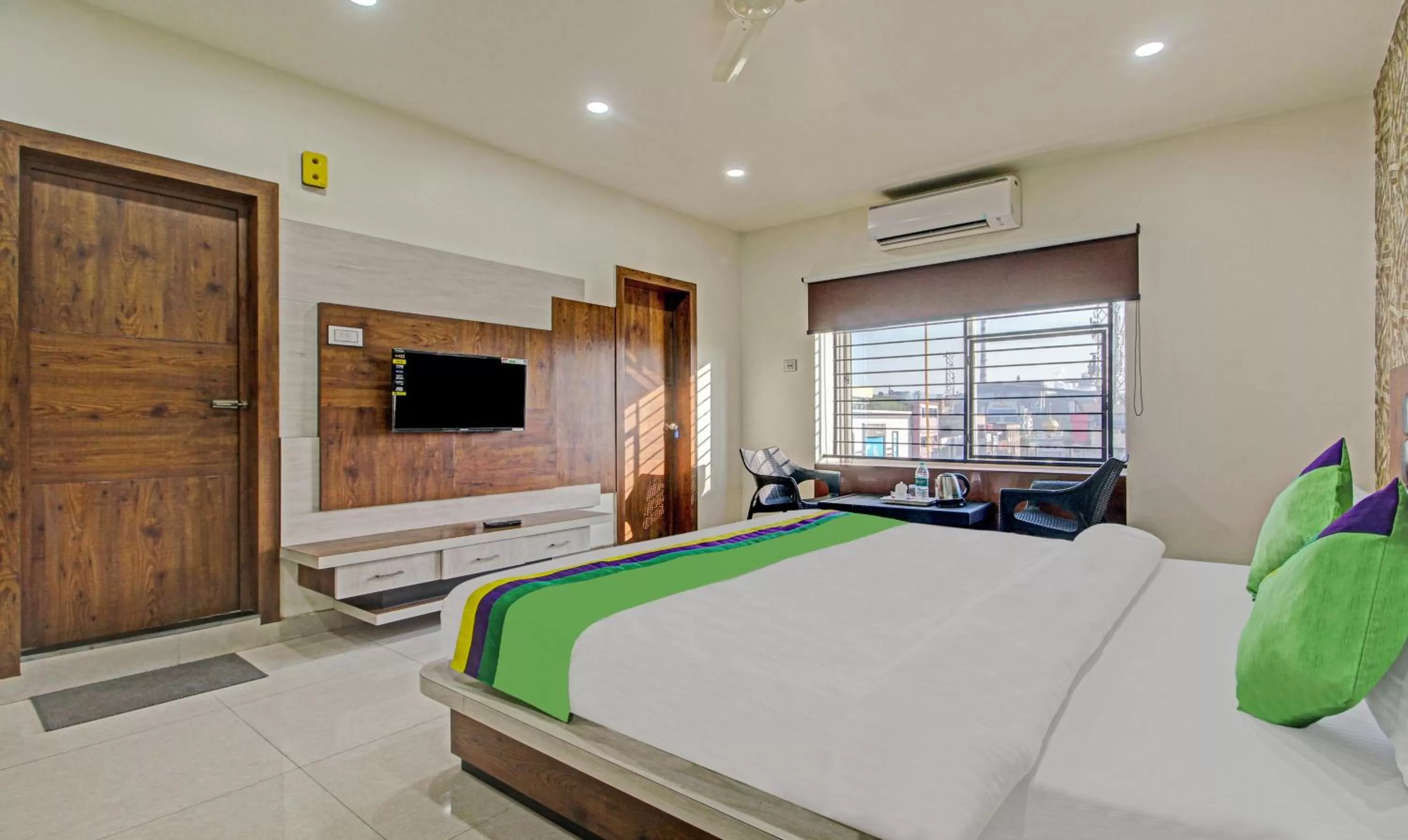 Bedroom, Bed in Treebo Golden Heights