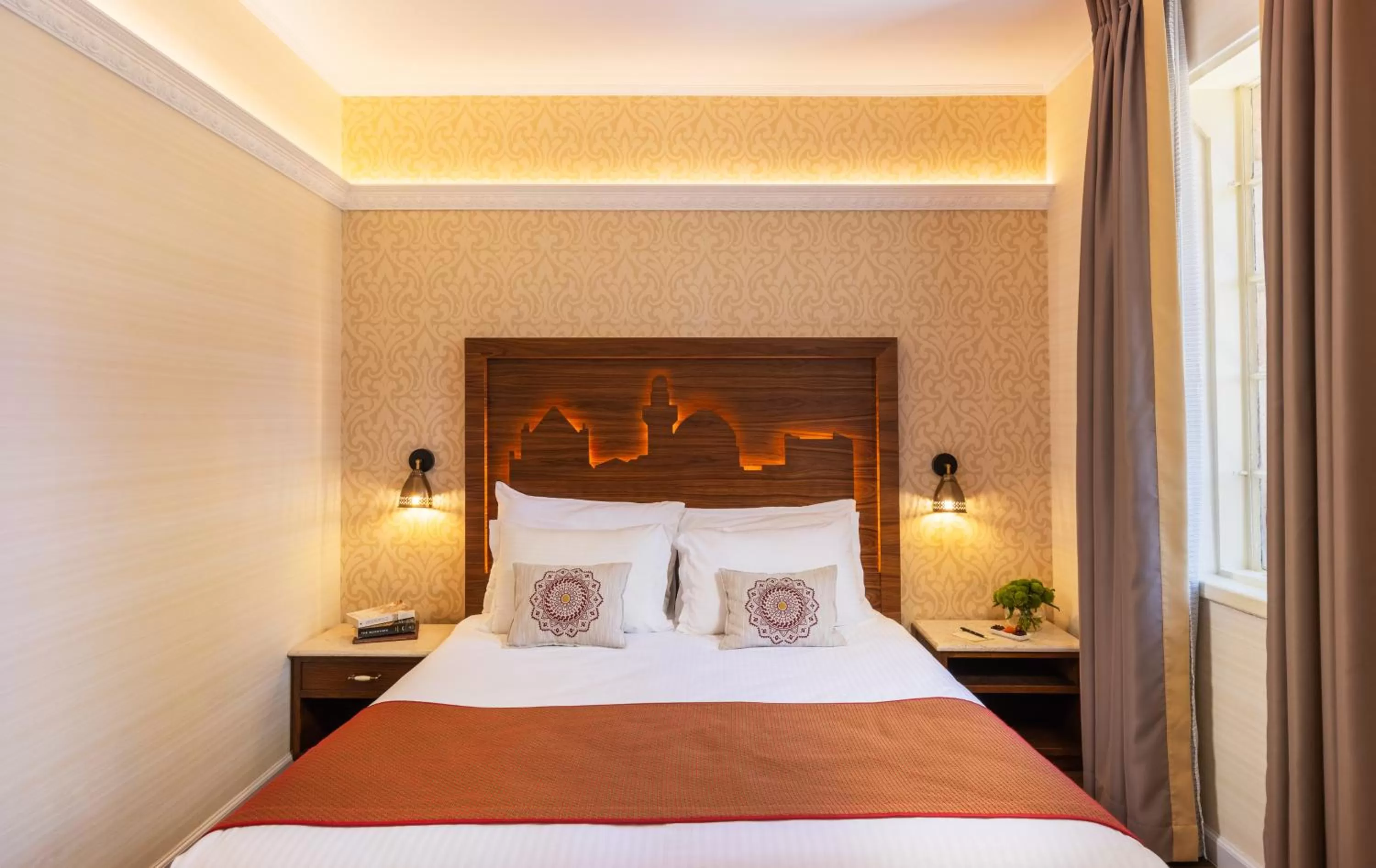 Bed in YMCA Three Arches Hotel