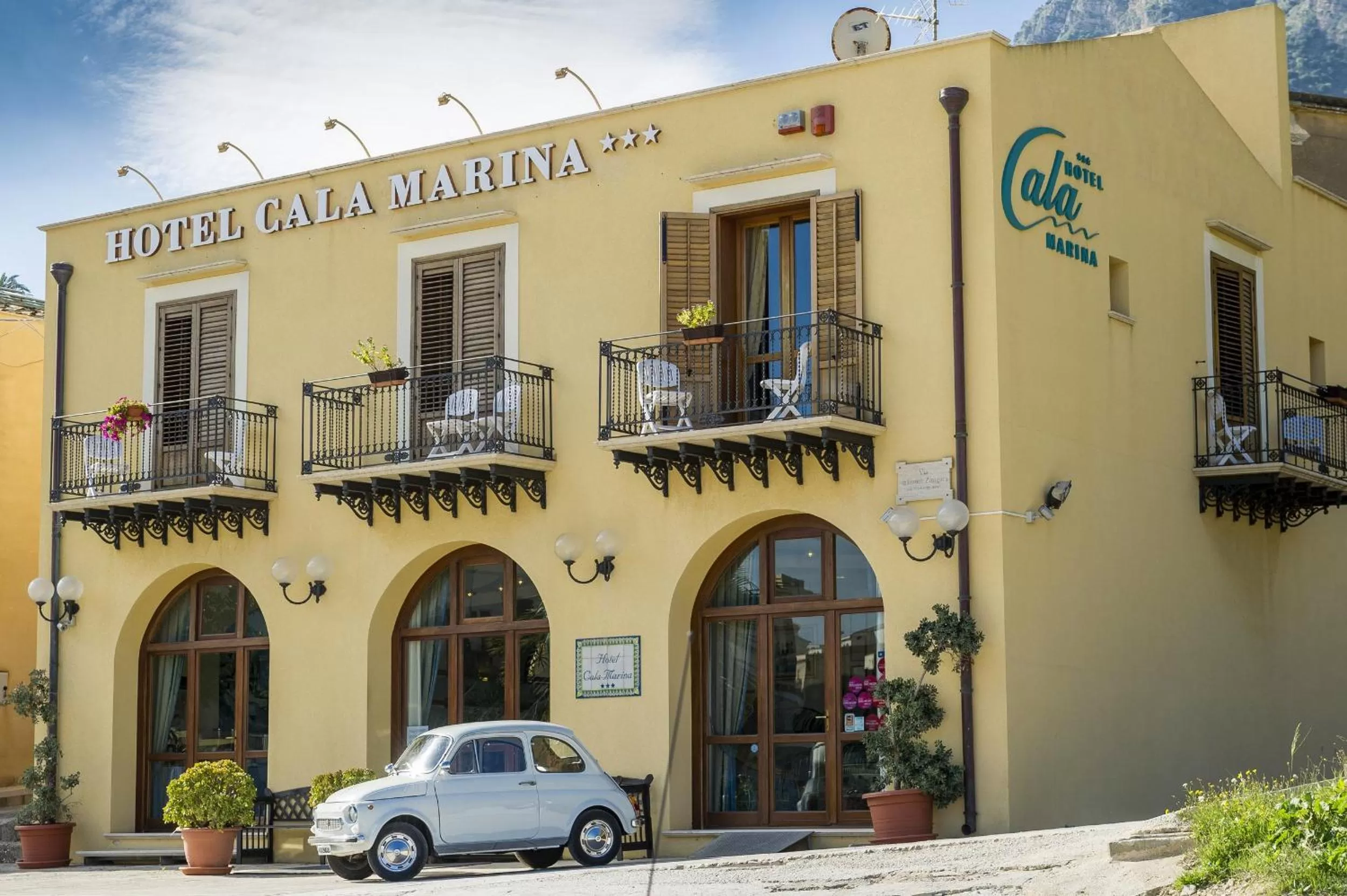 Facade/entrance in Hotel Cala Marina