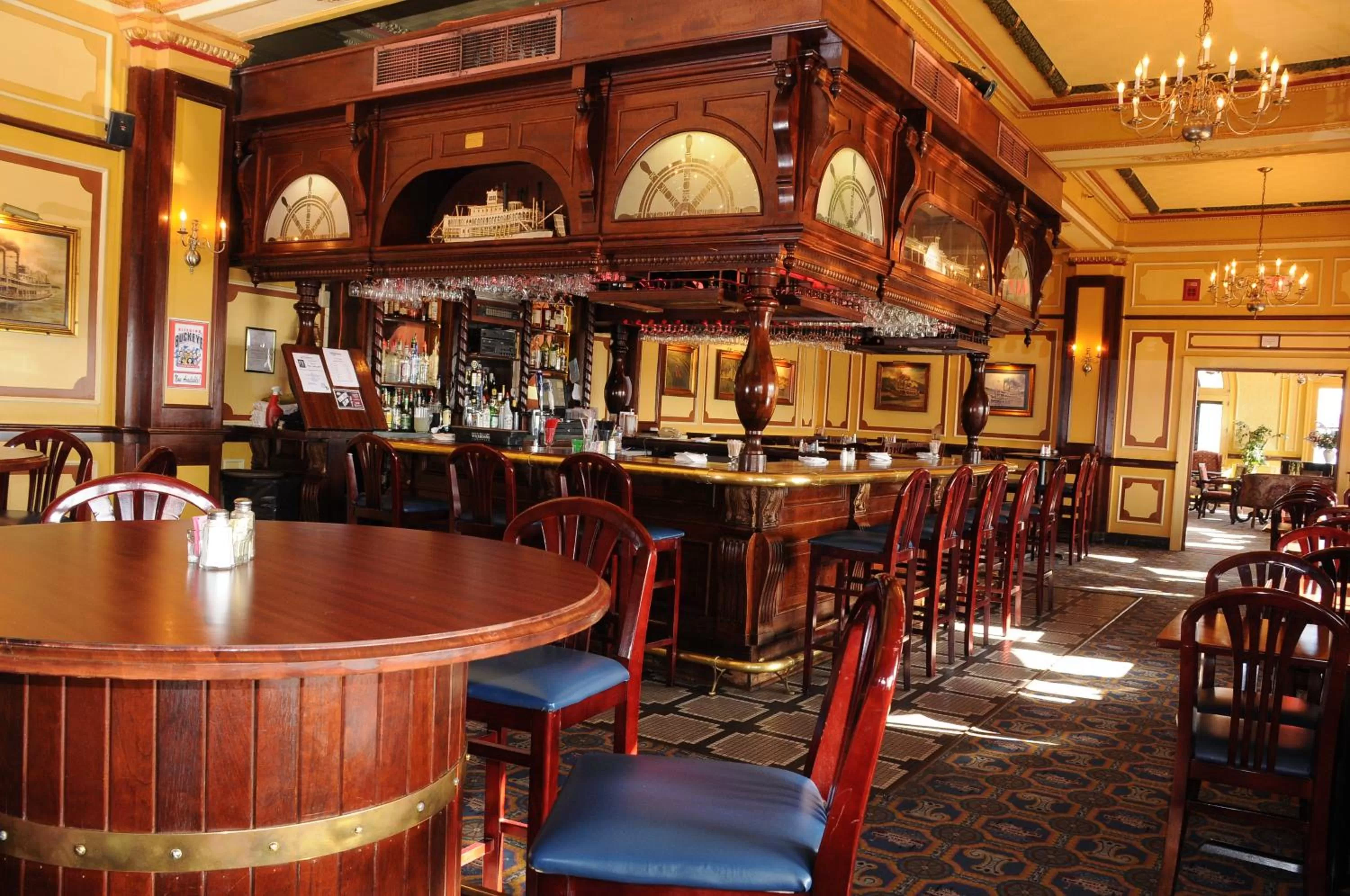 Restaurant/places to eat in Lafayette Hotel Marietta